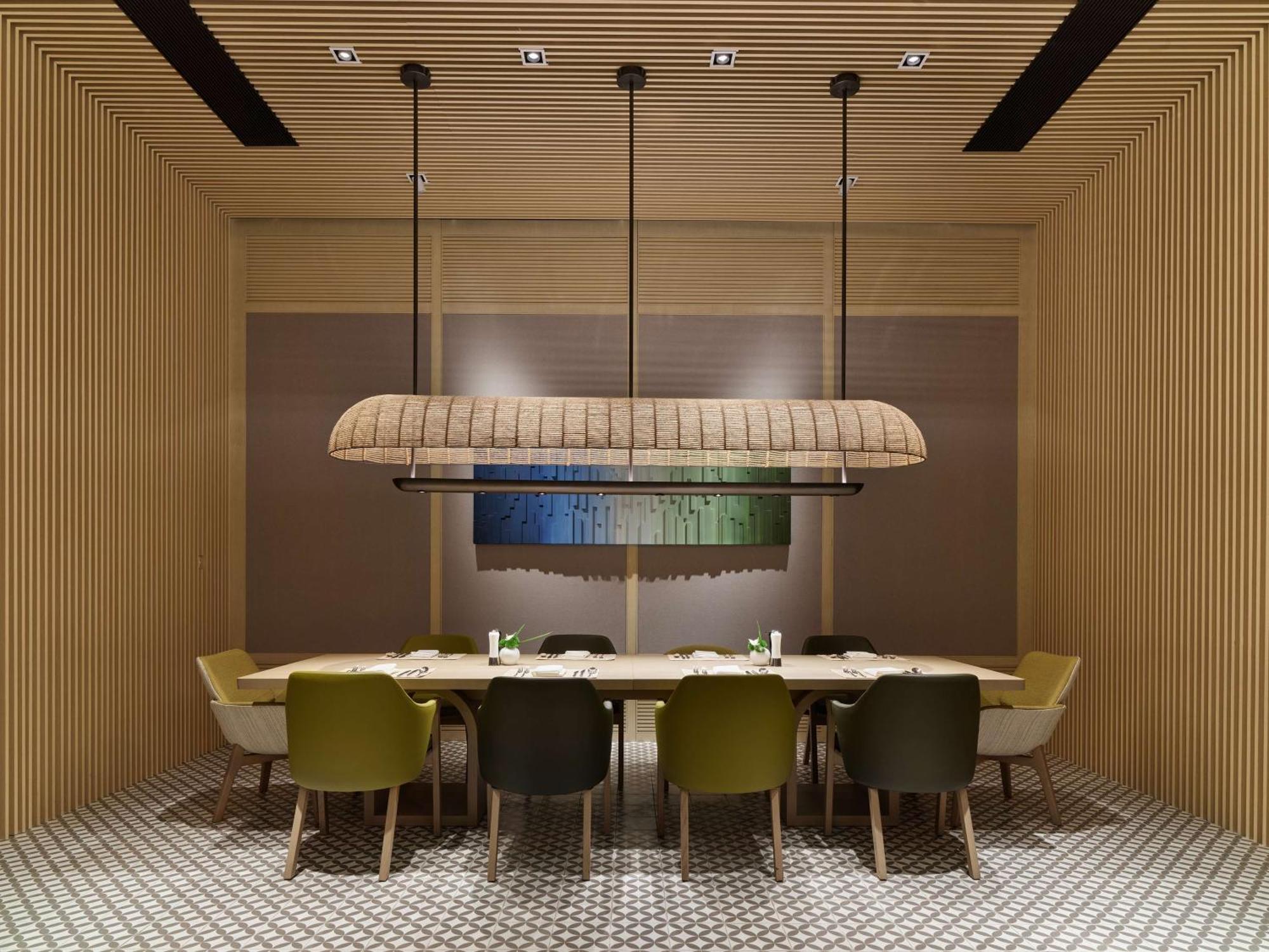 Hilton Hongqiao International Airport 5*