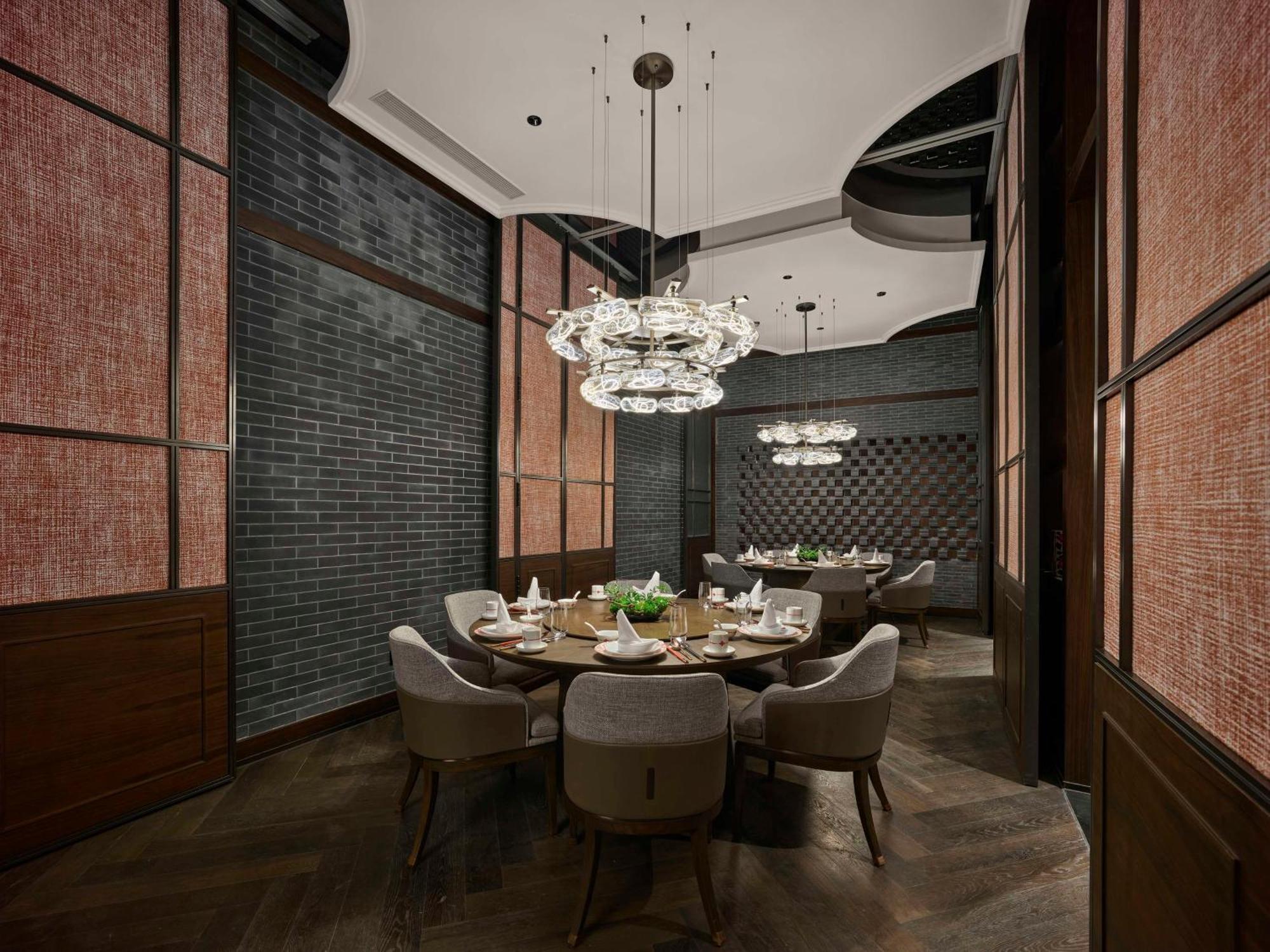 Hotel Hilton Hongqiao International Airport 5*