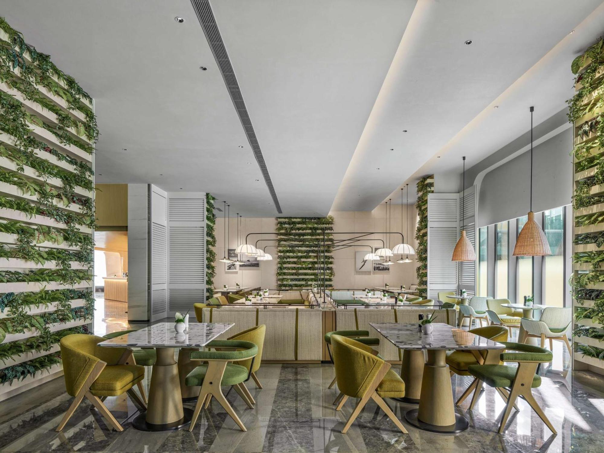 Hilton Hongqiao International Airport Hotel 5*
