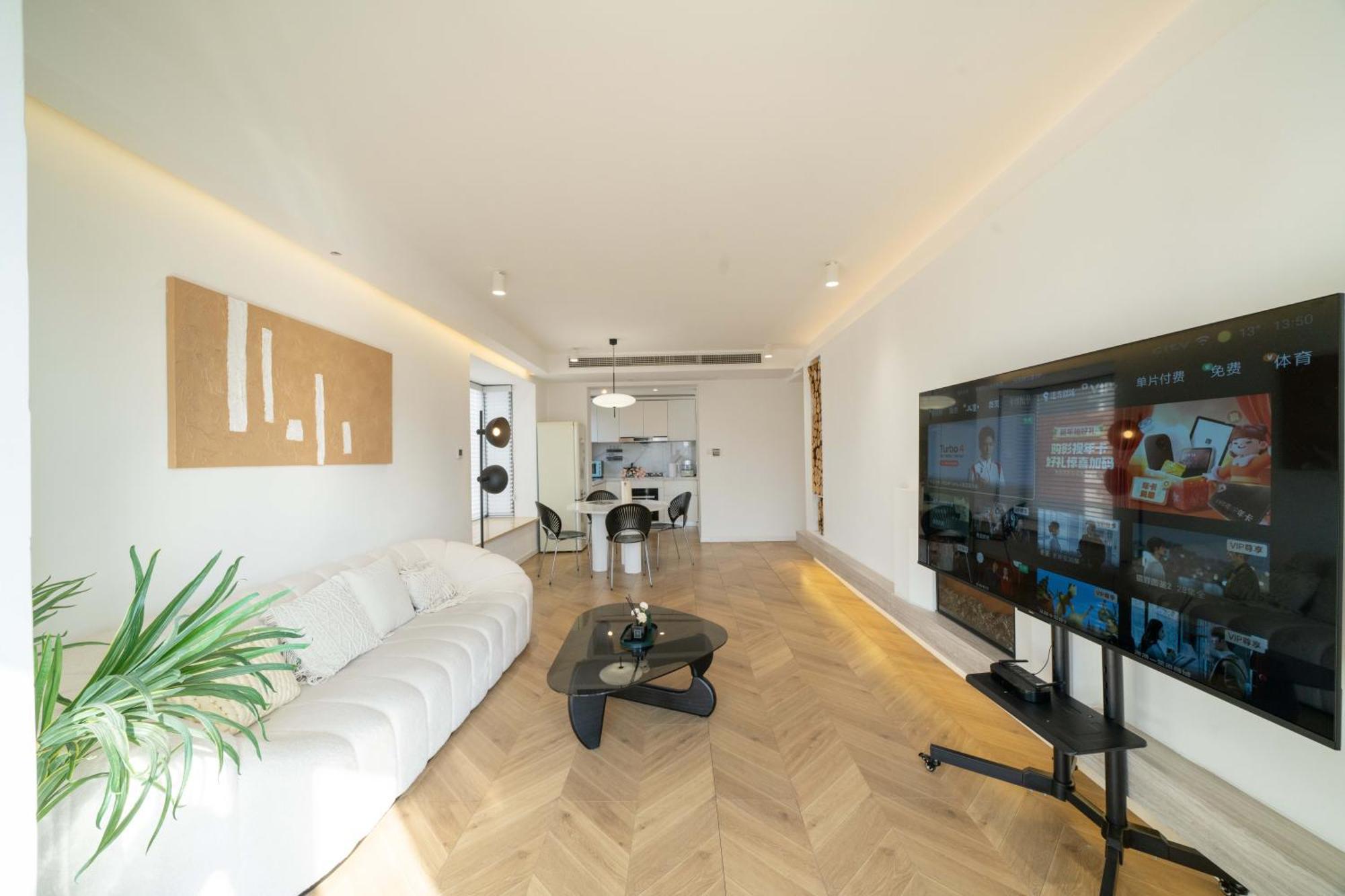 Molly B&b- Near Nanjing East Road 2-bedrooms With Elevator 2 Bathrooms, Bathtub Apart Ment Near The Subway Shanghái