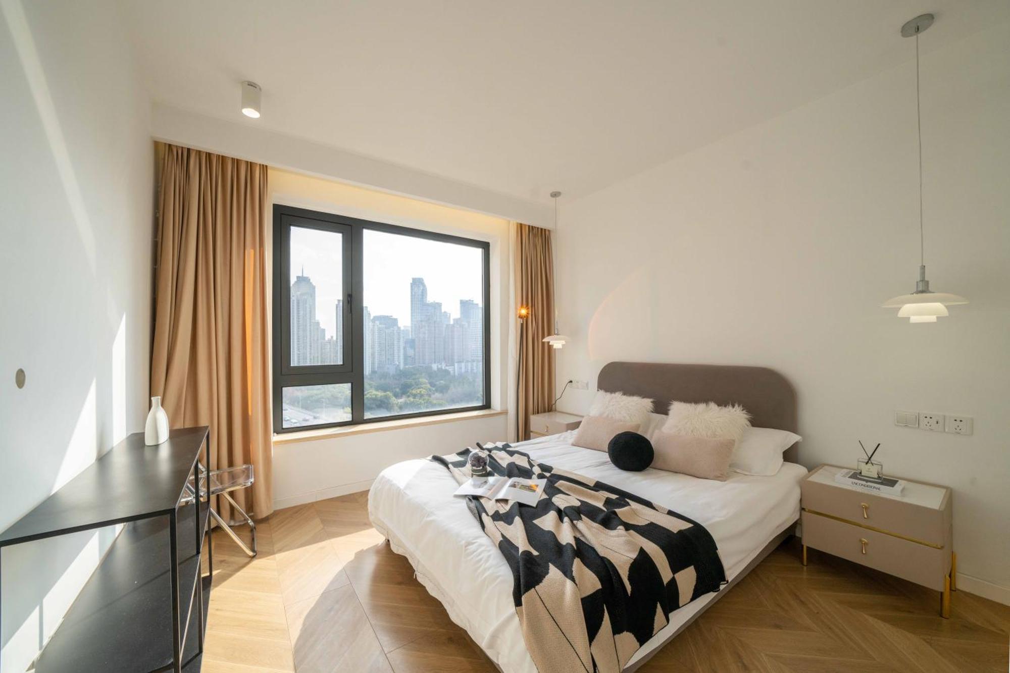 Molly B&b- Near Nanjing East Road 2-bedrooms With Elevator 2 Bathrooms, Bathtub Apart Ment Near The Subway * Shanghái