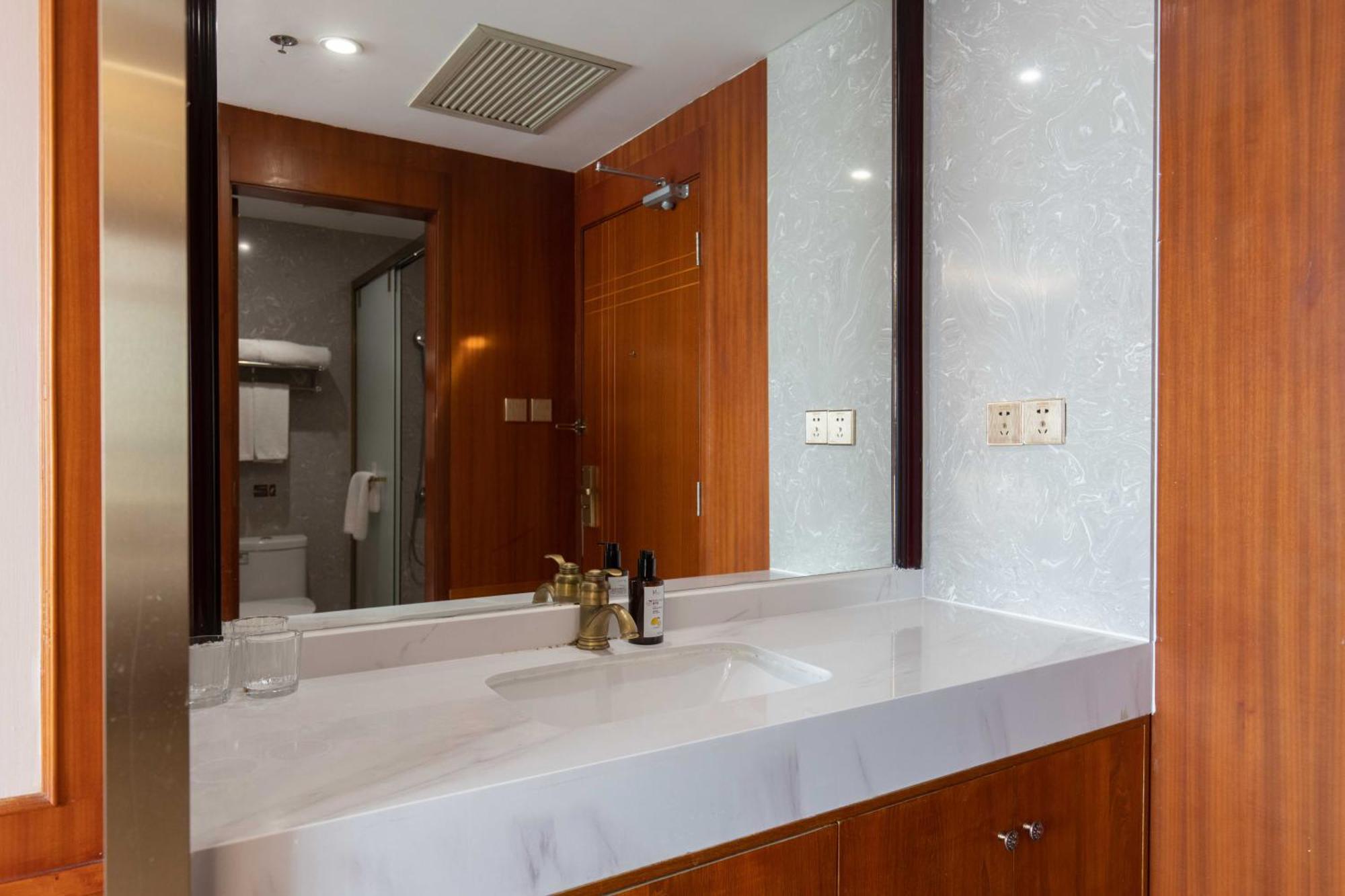 Gongkang Medison Hotel