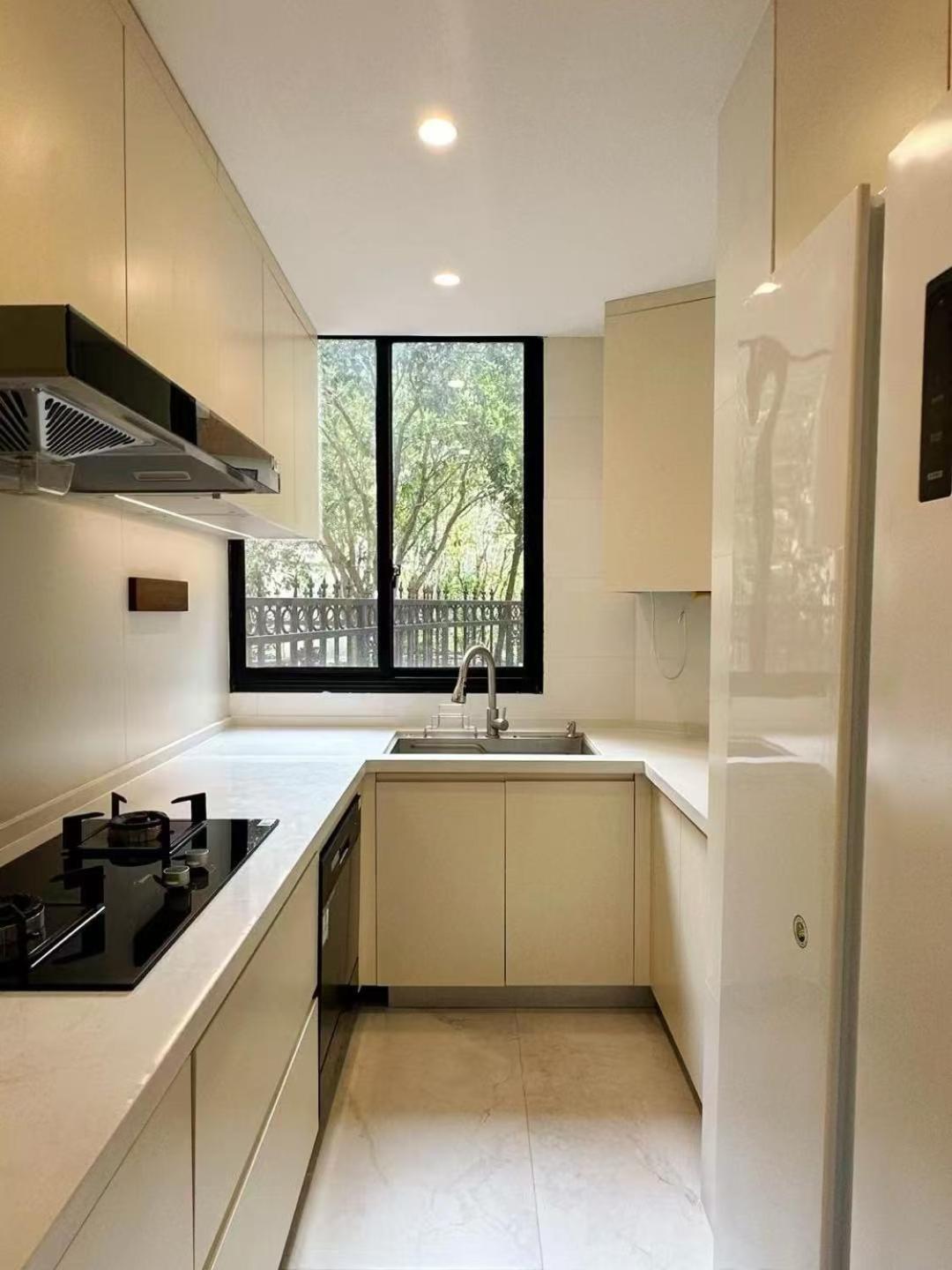 Deluxe Three Bedroom Apartment