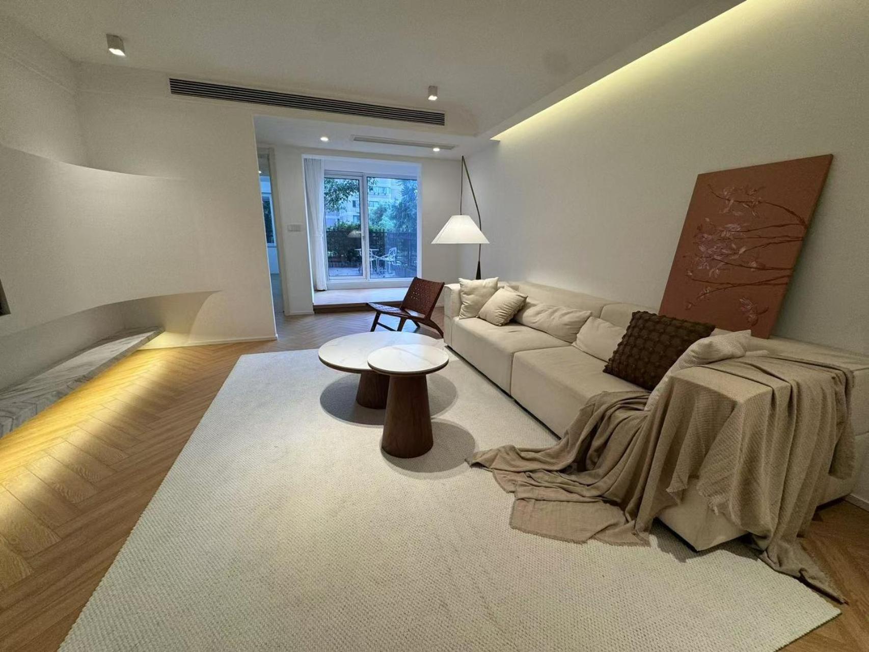 Deluxe Three Bedroom Apartment *