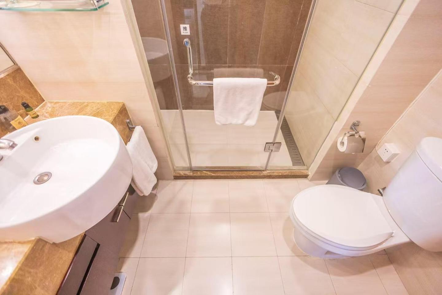 Oakwood Aparthotel 5*