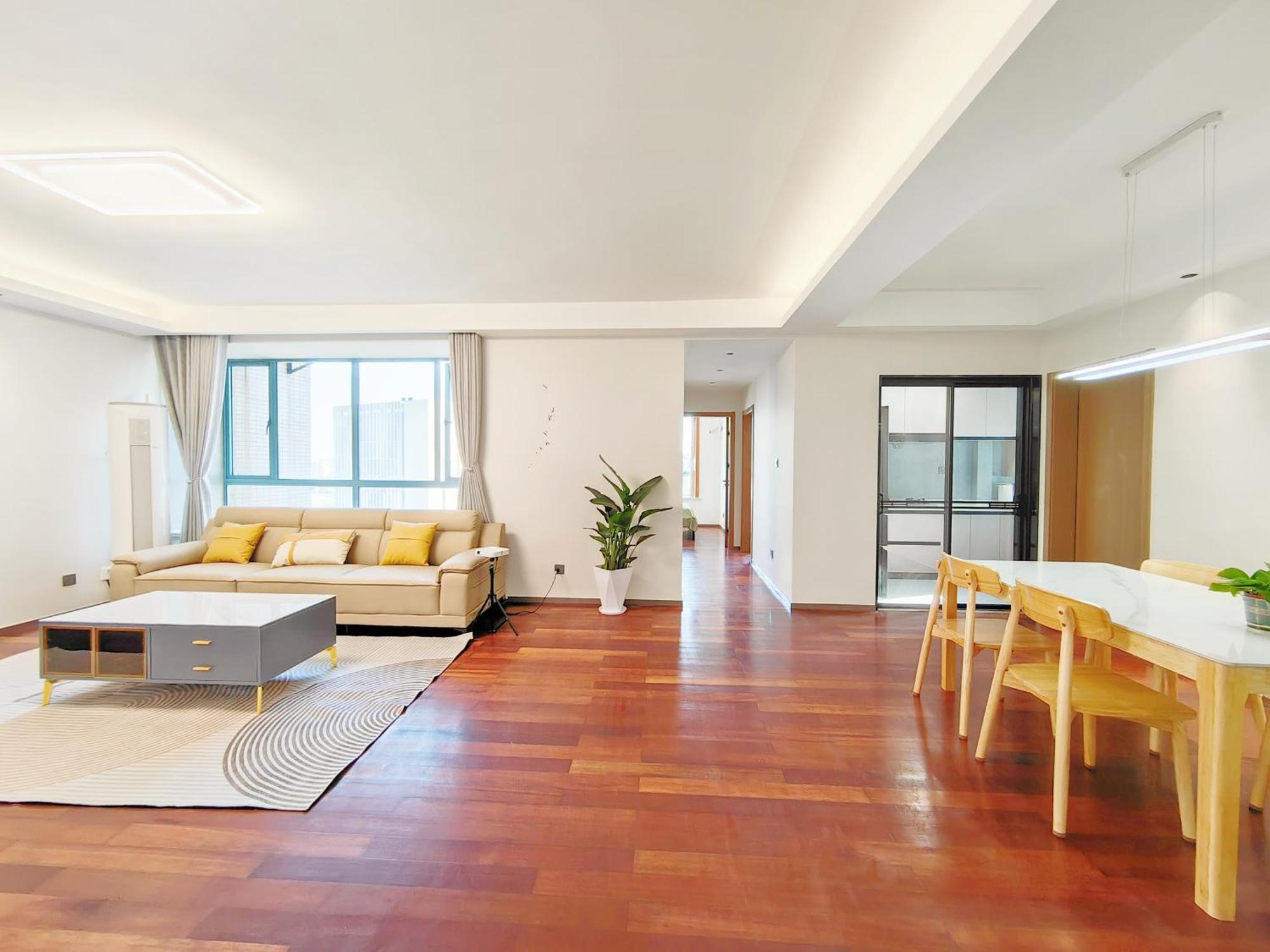 Hills & Linkinn Timelight 3-bedroom Near Sniec Apartment Shanghai
