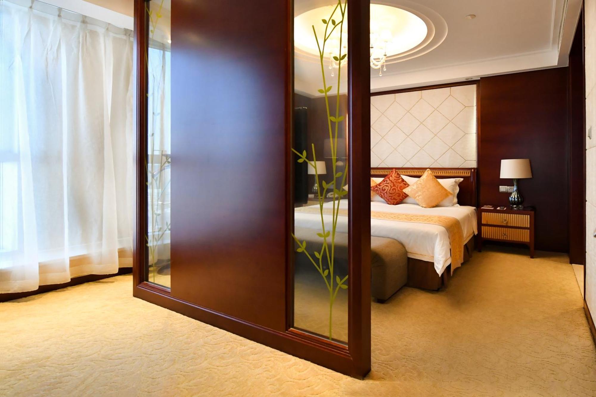 - Nanjing Road Hotel 4*