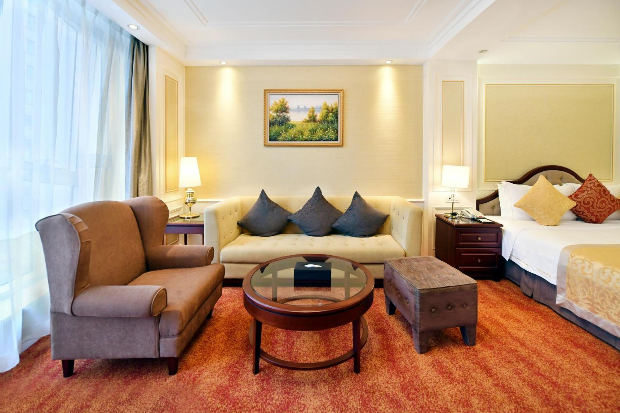 Hotel - Nanjing Road 4*