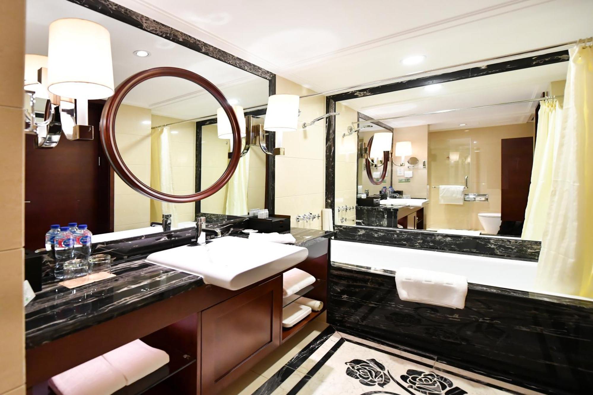 - Nanjing Road Hotel