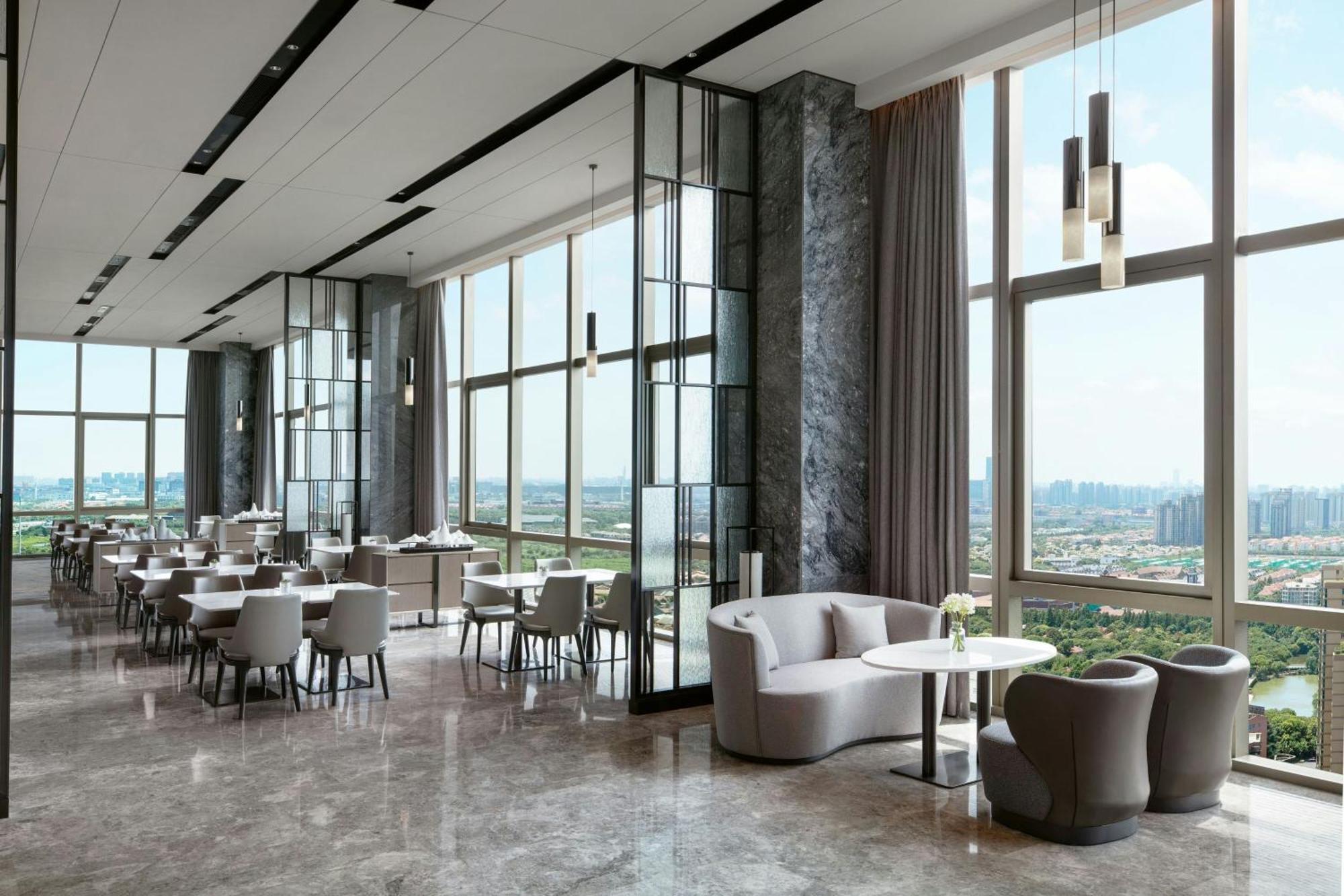 Hotel Marriott Pudong East - Only A 30 Minute Drive From Disney Shanghai