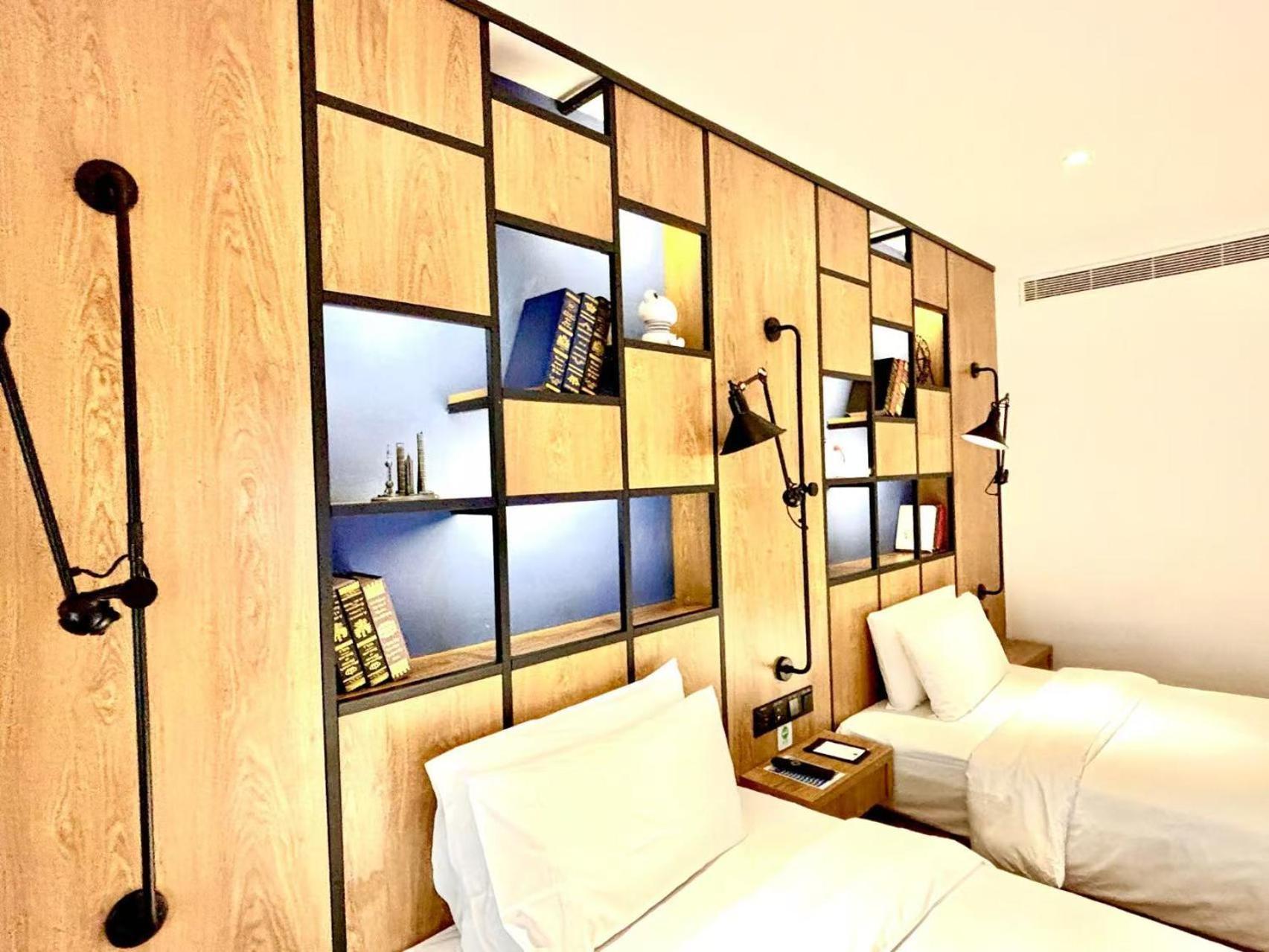 Campanile Huaihai 3*