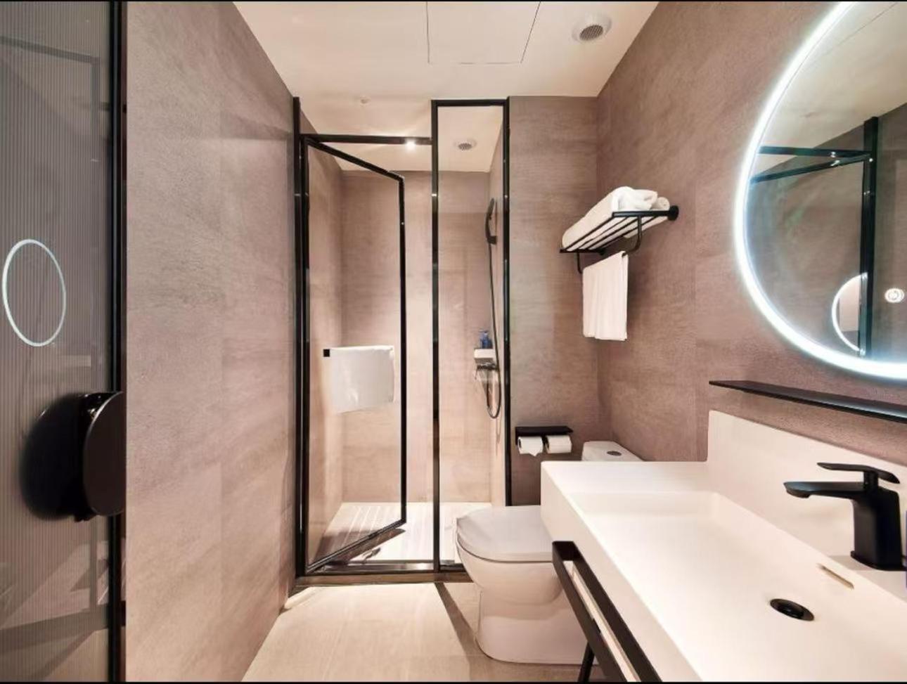 Hanting Babaiban Pudian Road Subway Station Hotel 2*