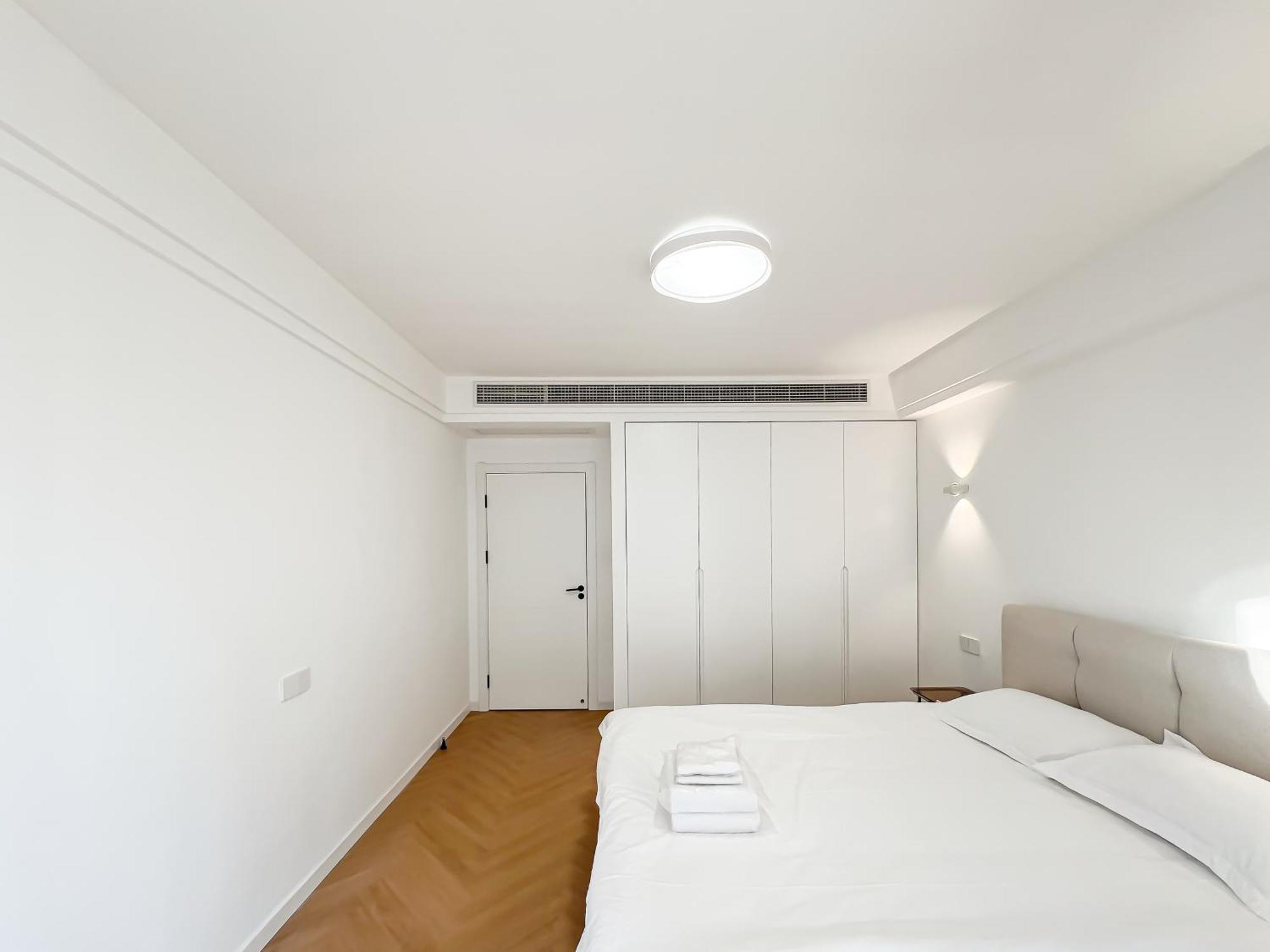Apartment Book And Bed-lujiabang Shanghai