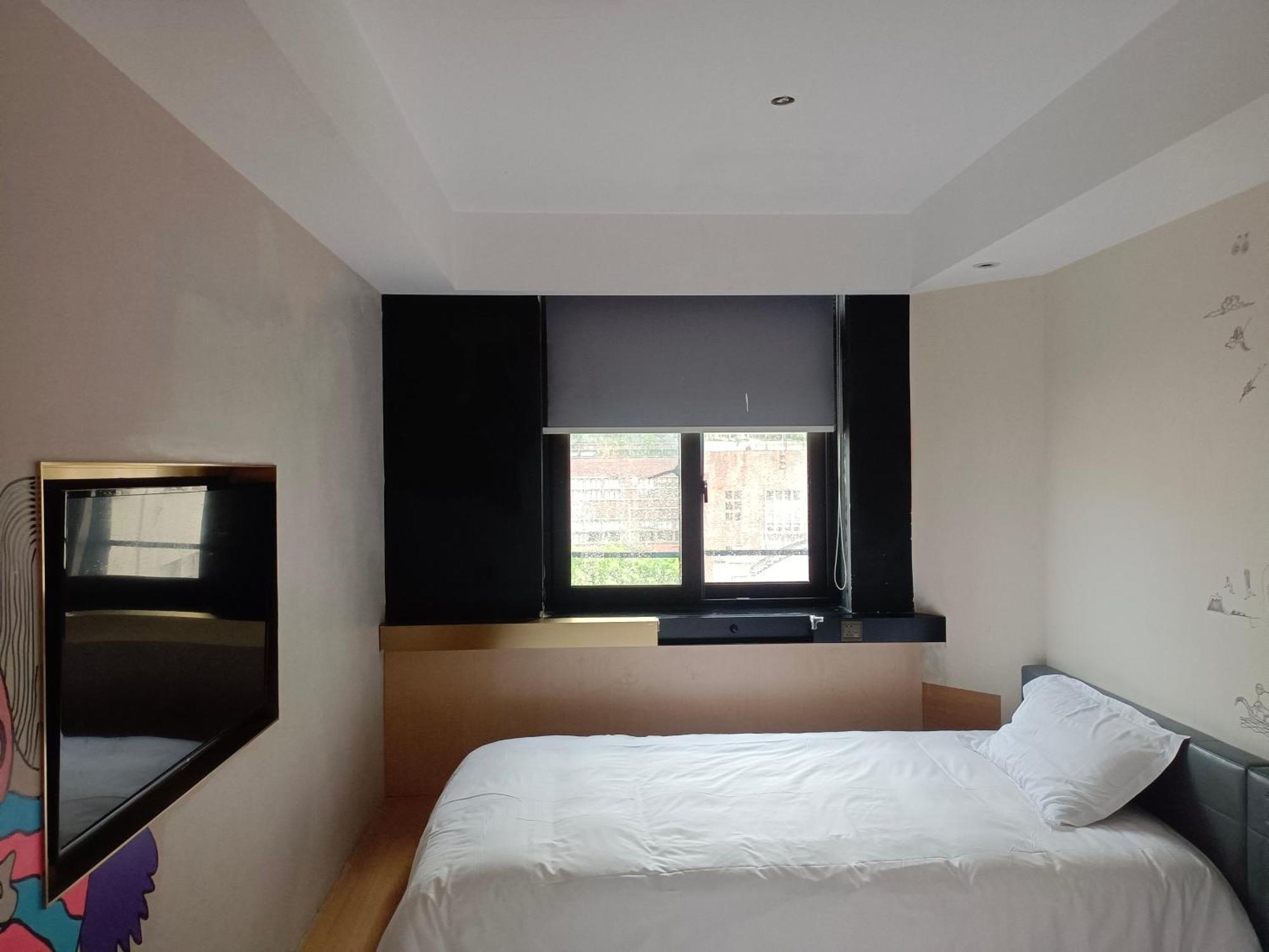 Tech-x Jing'an Temple Apartment