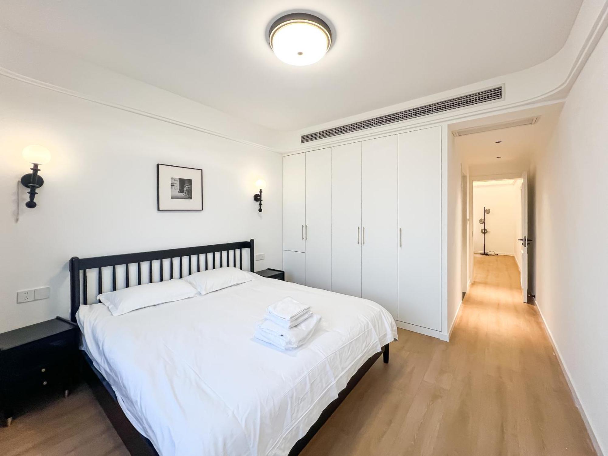 Book And Bed-lujiabang Apartment