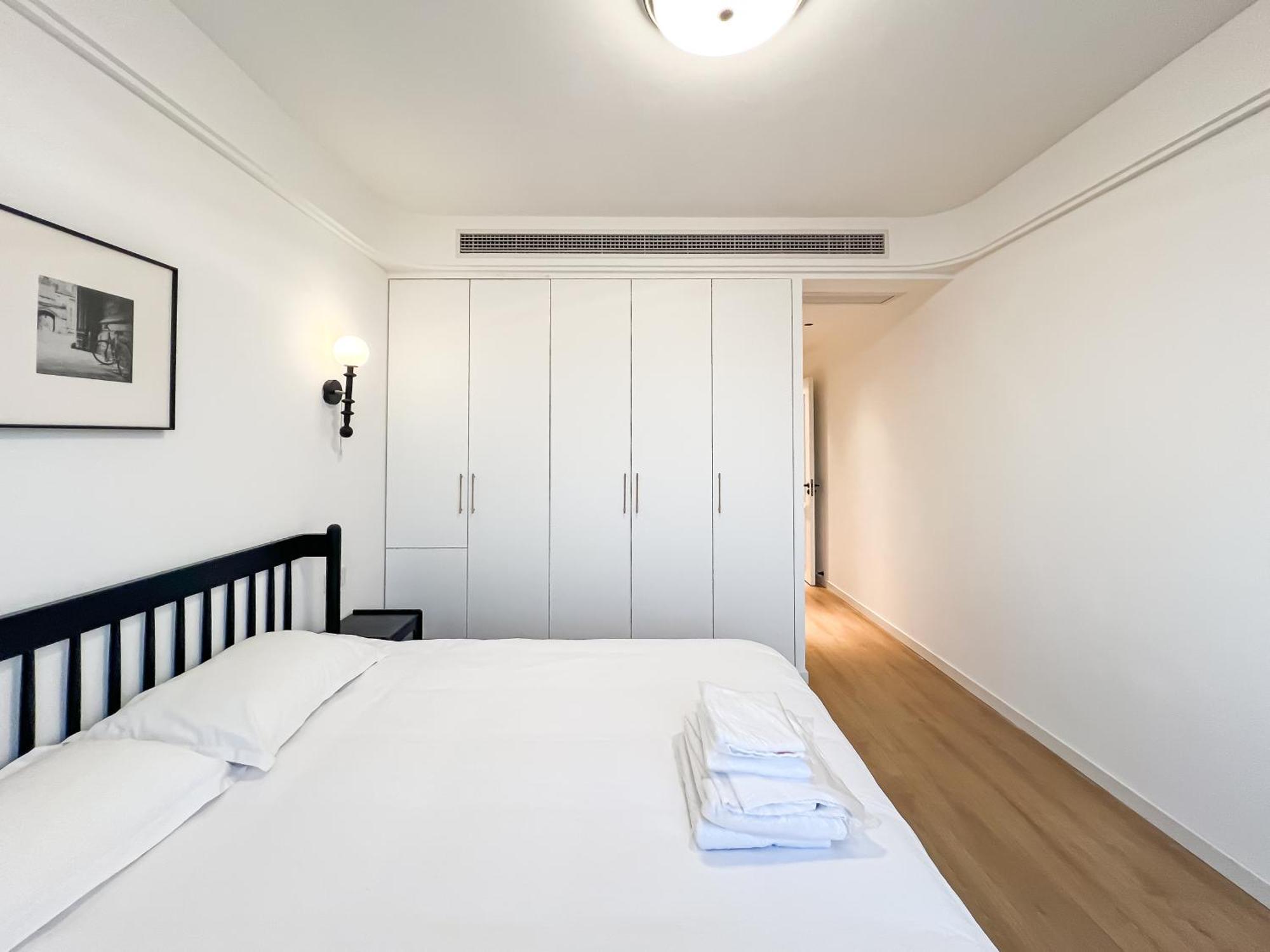 Apartment Book And Bed-lujiabang