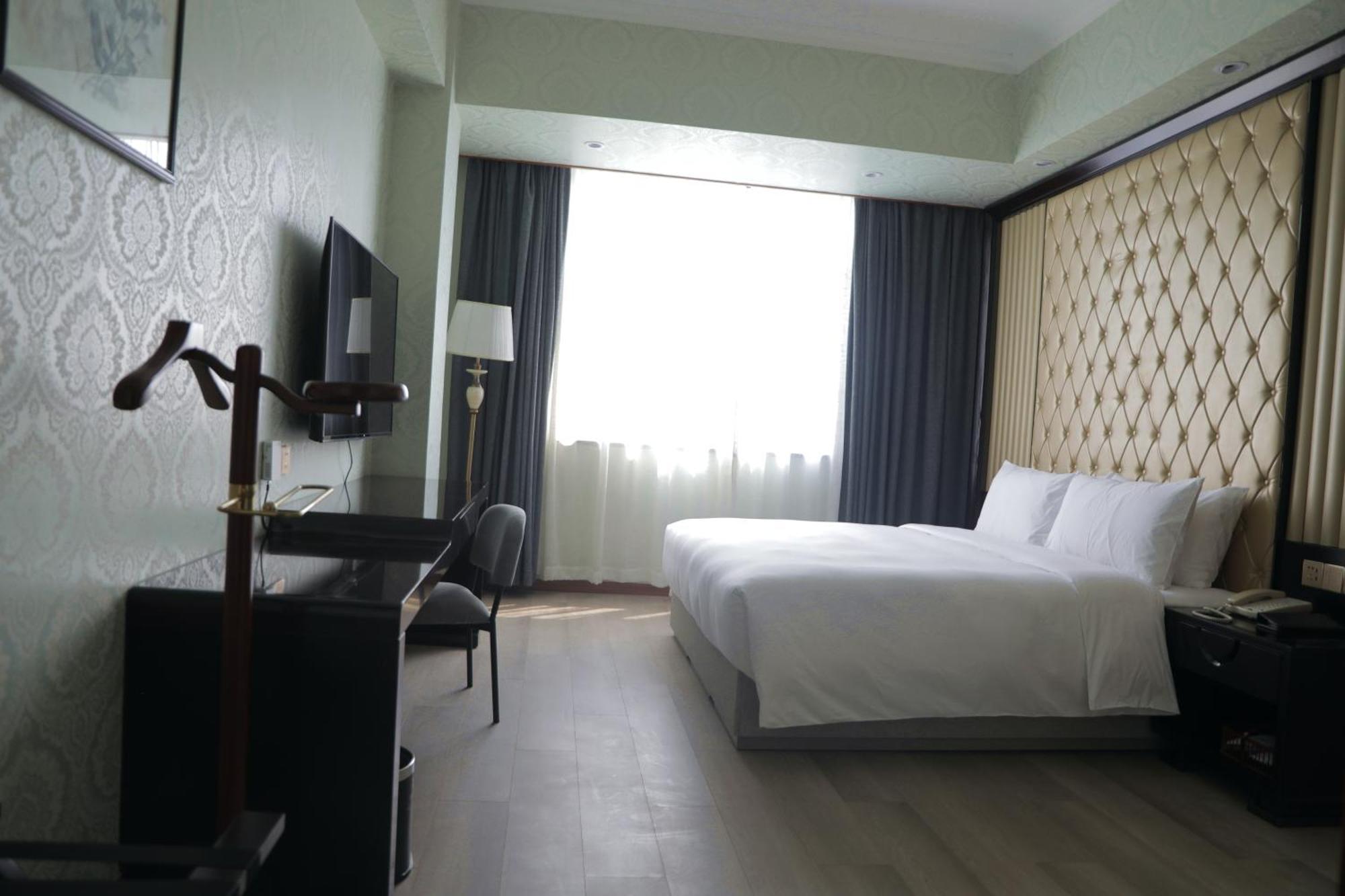 Gongkang Medison Hotel 4*