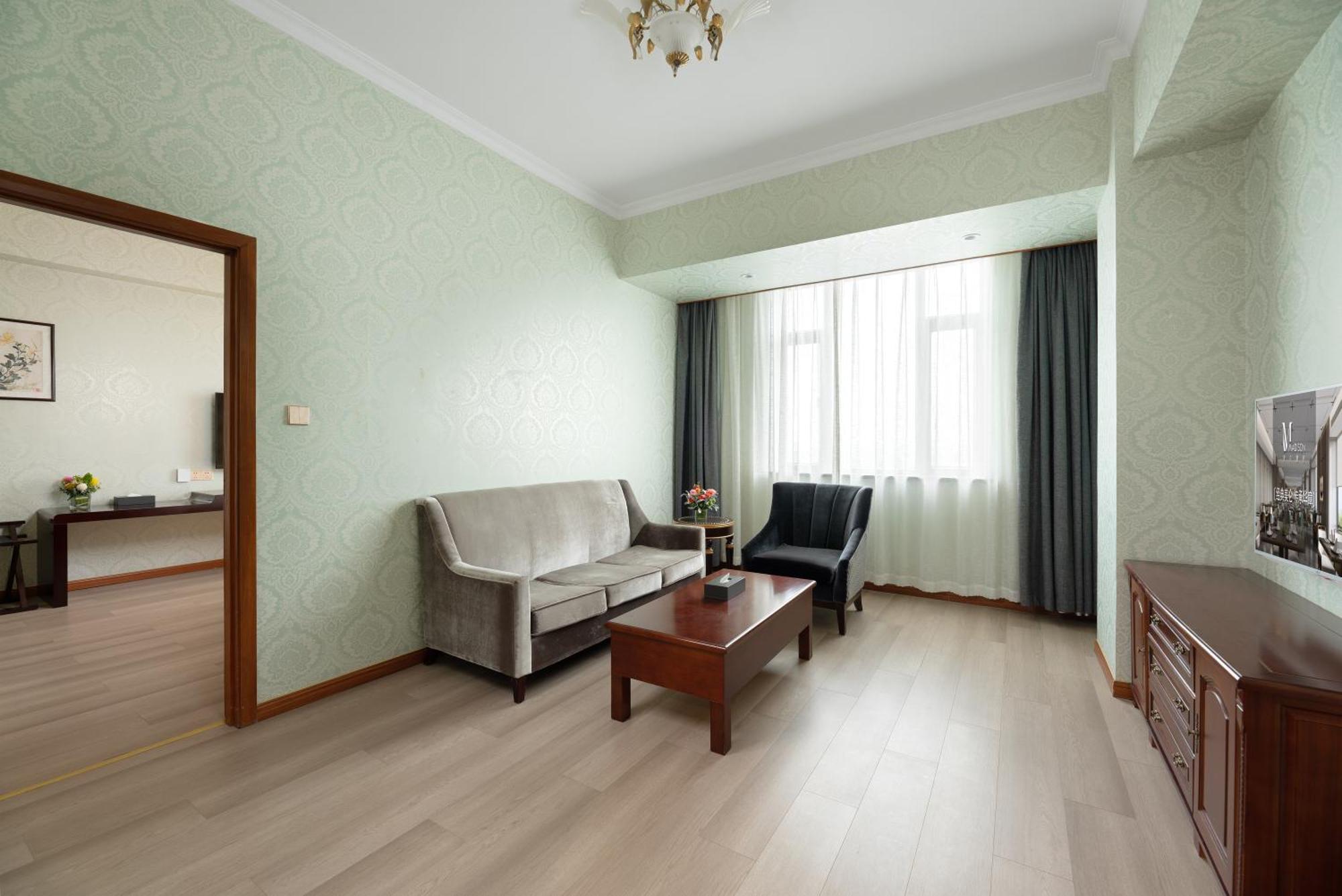 Gongkang Medison Hotel