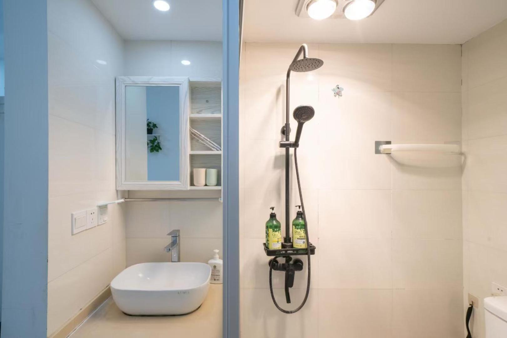 Jingyi Apartment *