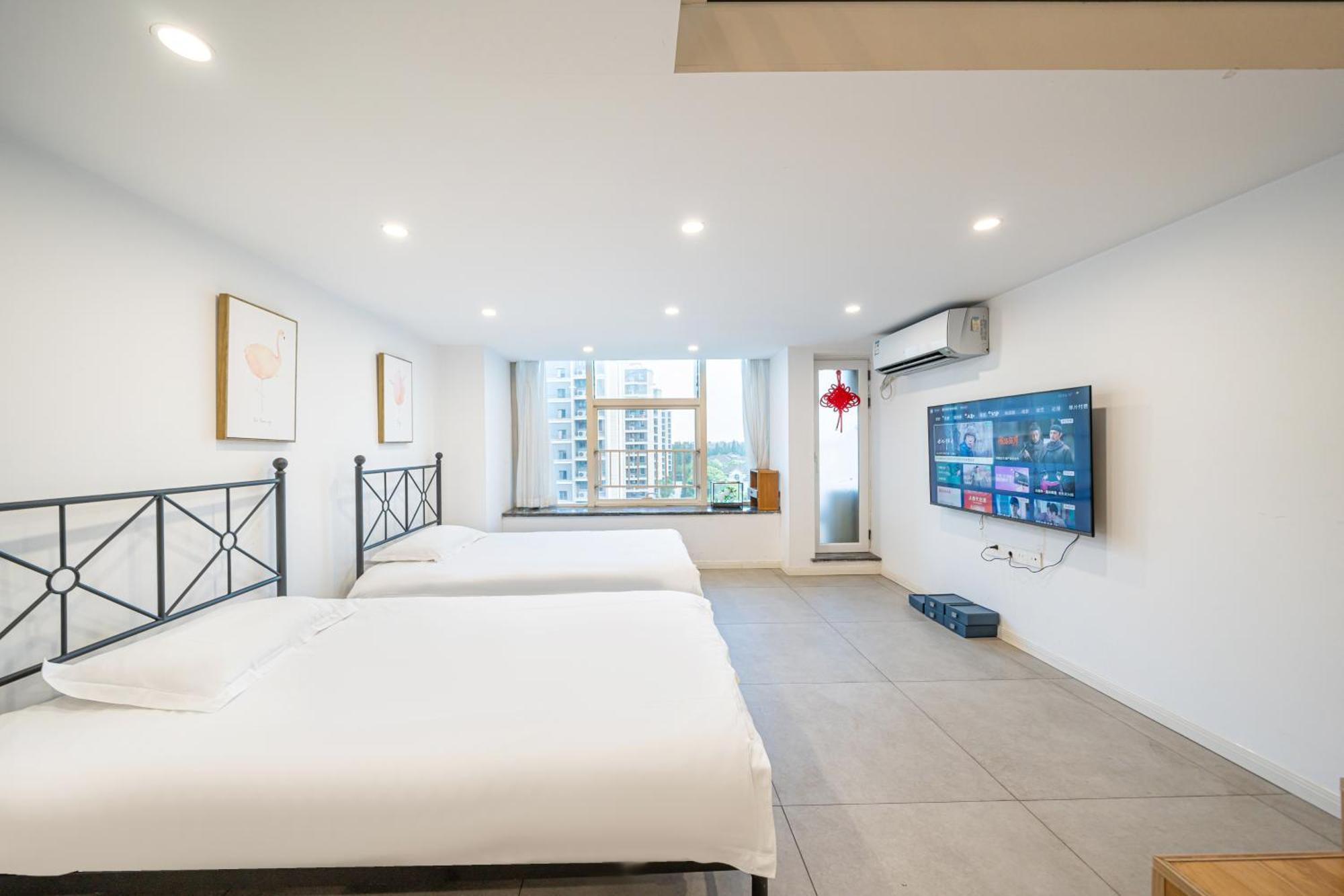 Apartment Hills & Lotus Base Near Necc & Hongqiao Railway Station Suitable For Family&business