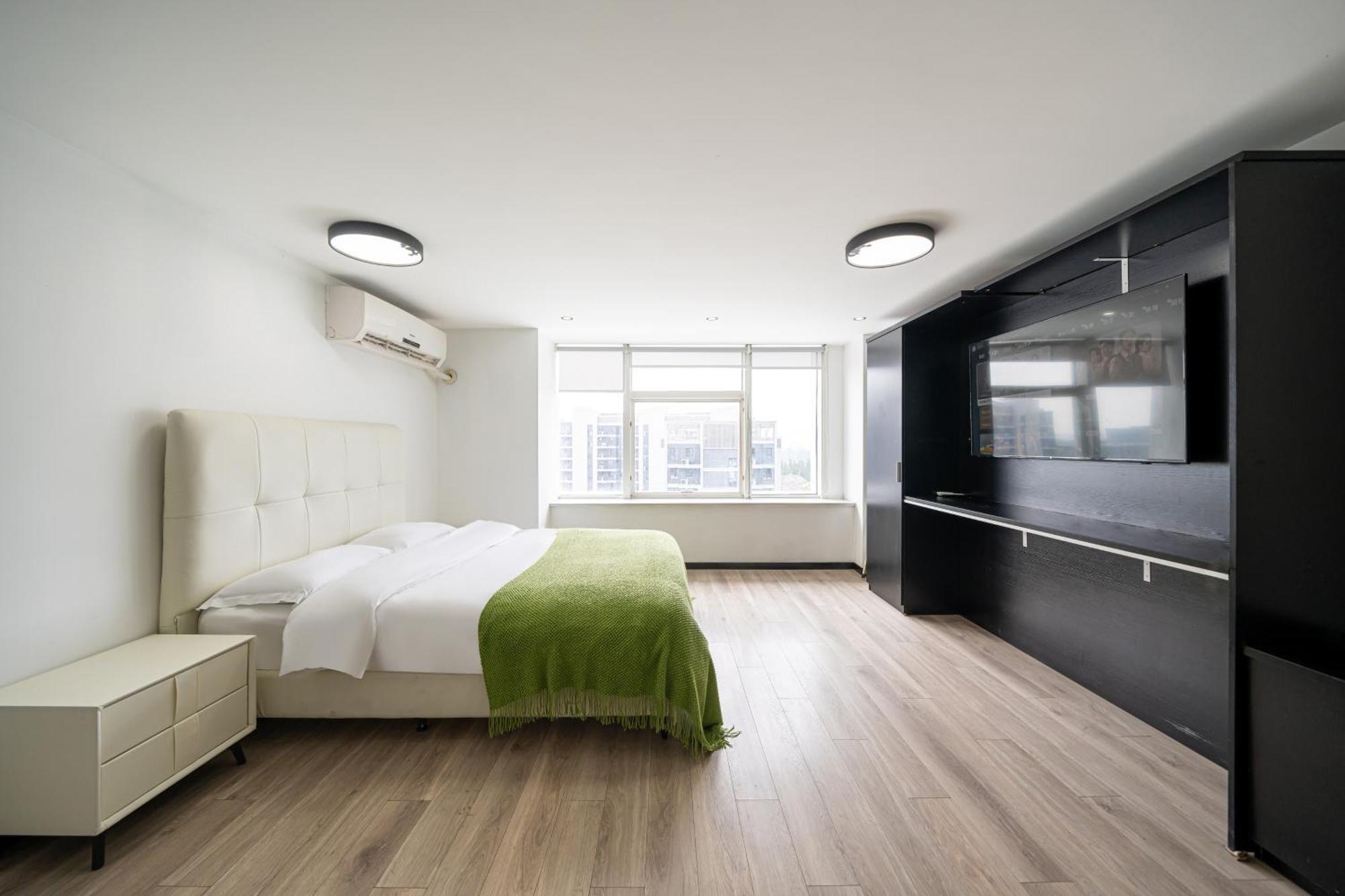 Hills & Lotus Base Near Necc & Hongqiao Railway Station Suitable For Family&business * Shanghai