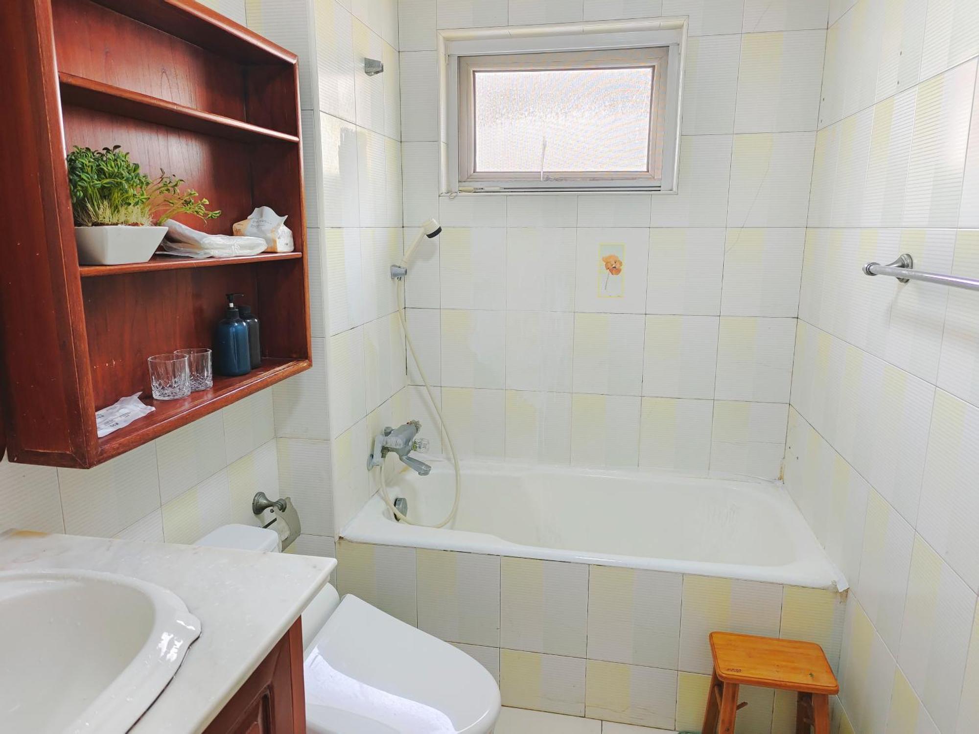 3-bedroom With 4 Beds 3rooms4beds *
