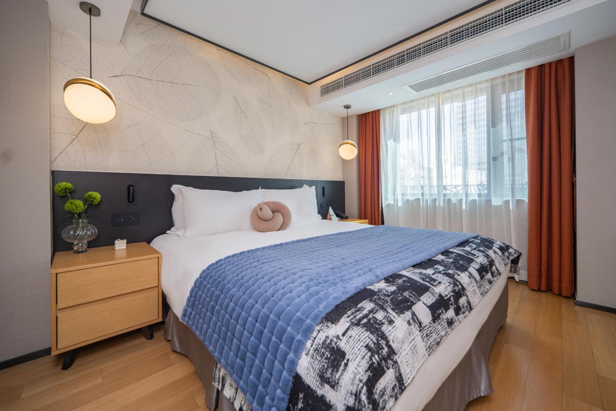Suisse Place Hongqiao