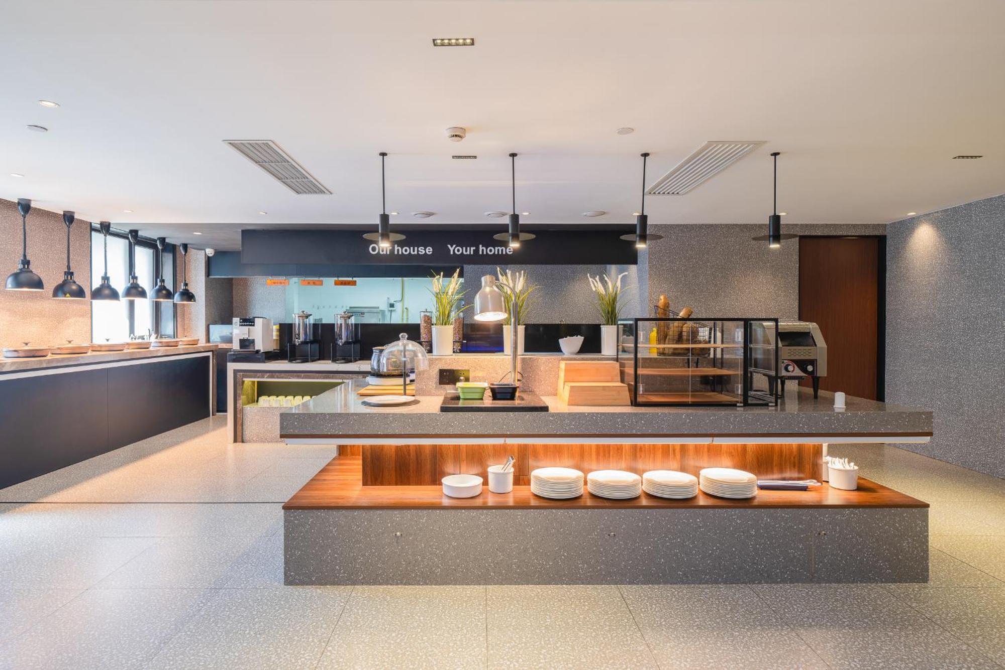 Hotel Suisse Place Hongqiao