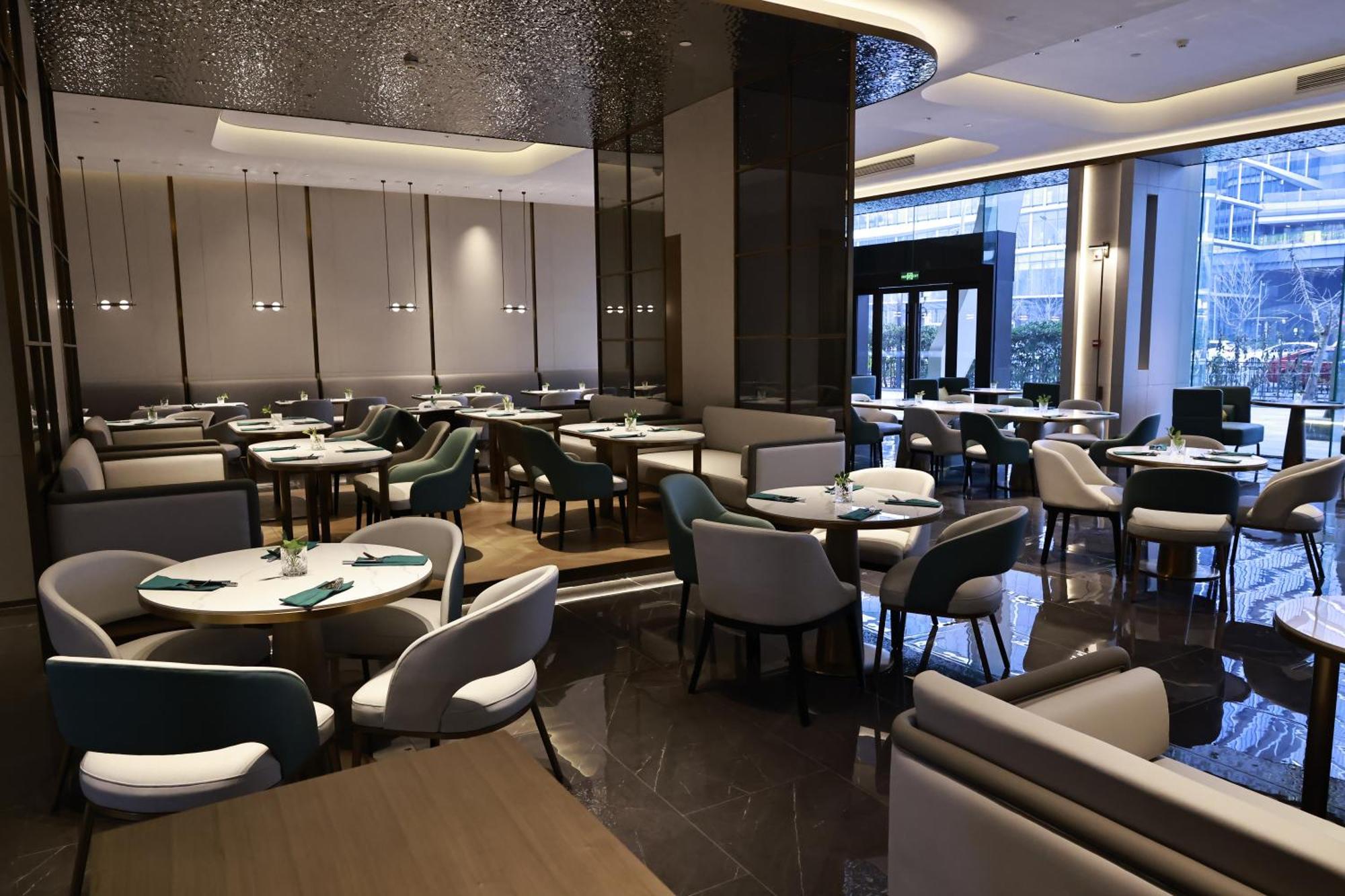 Holiday Inn Shanghai Jing'An 5* Shanghai