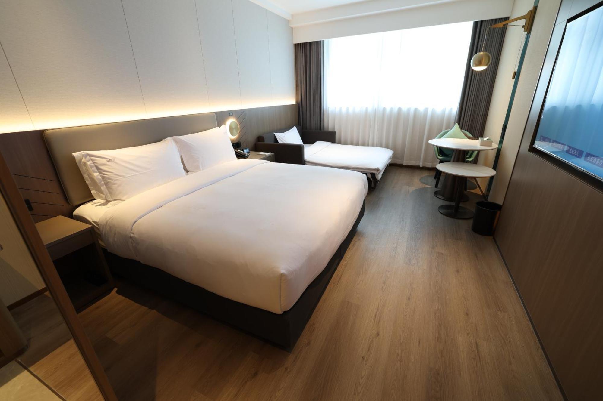 Holiday Inn Shanghai Jing'An Hotel