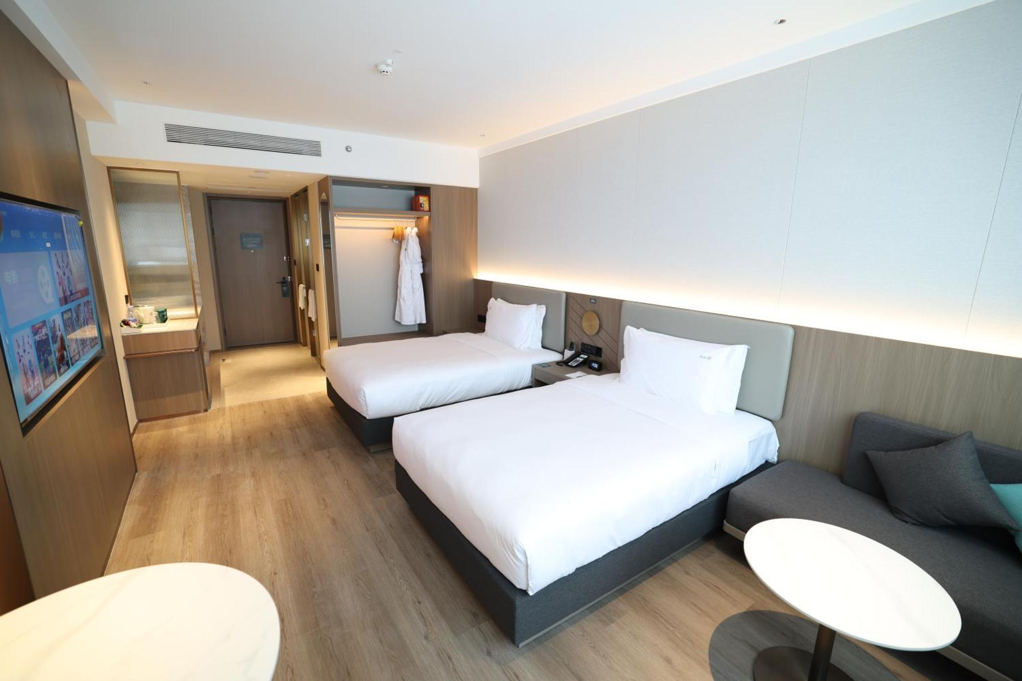 Holiday Inn Shanghai Jing'An 5*