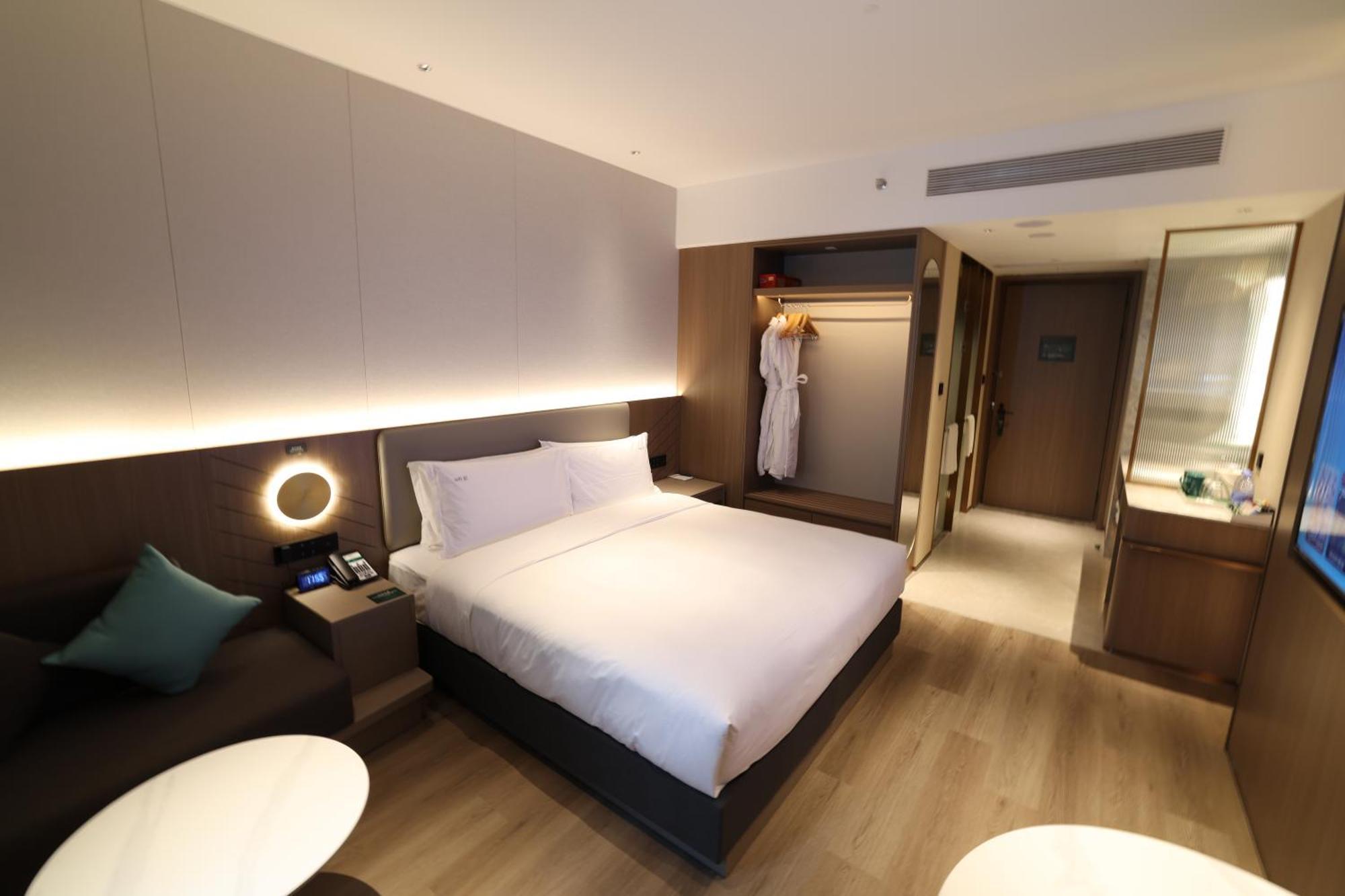 Holiday Inn Shanghai Jing'An