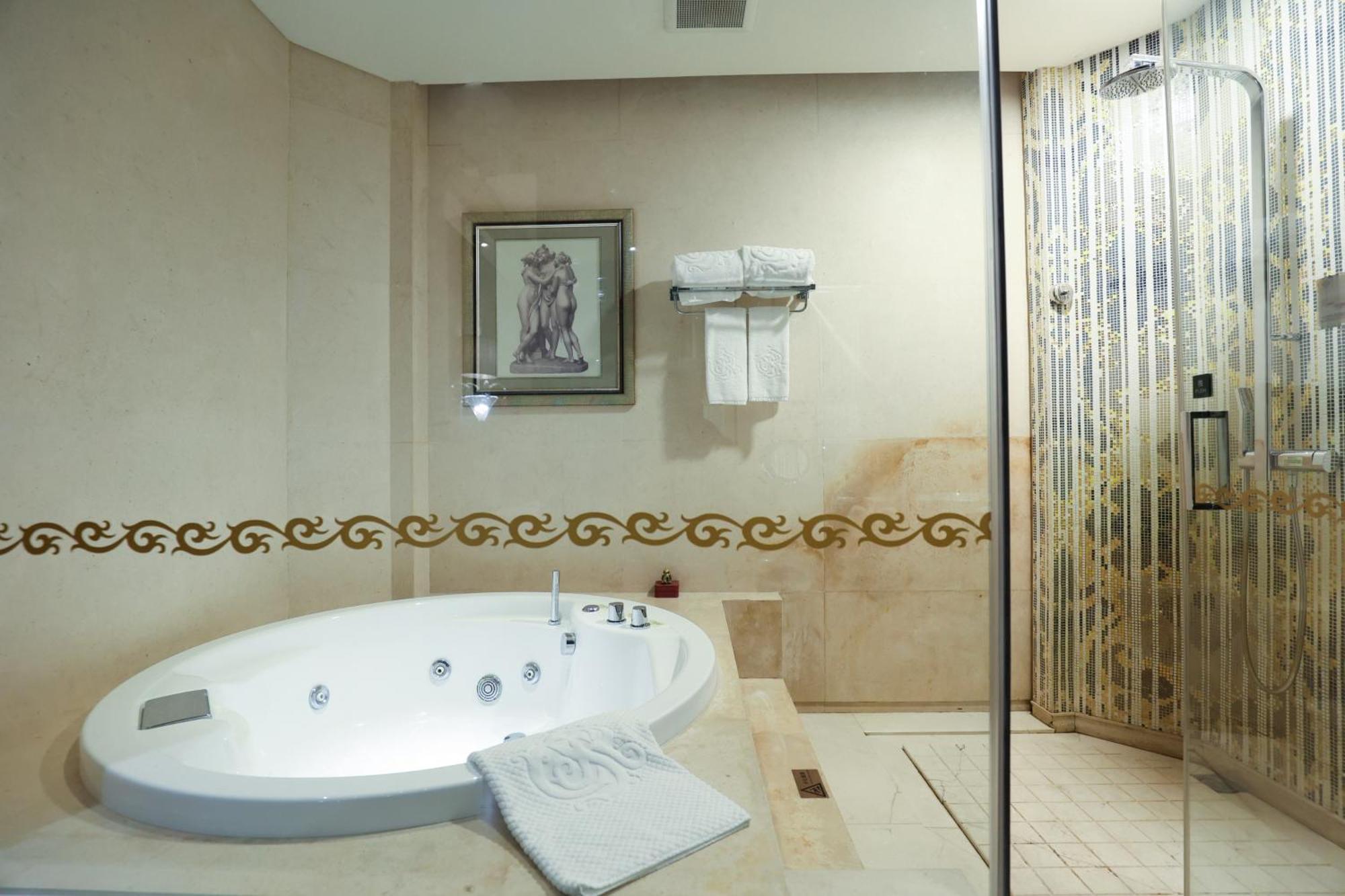 Chateau Star River Minhang Khách sạn 5*
