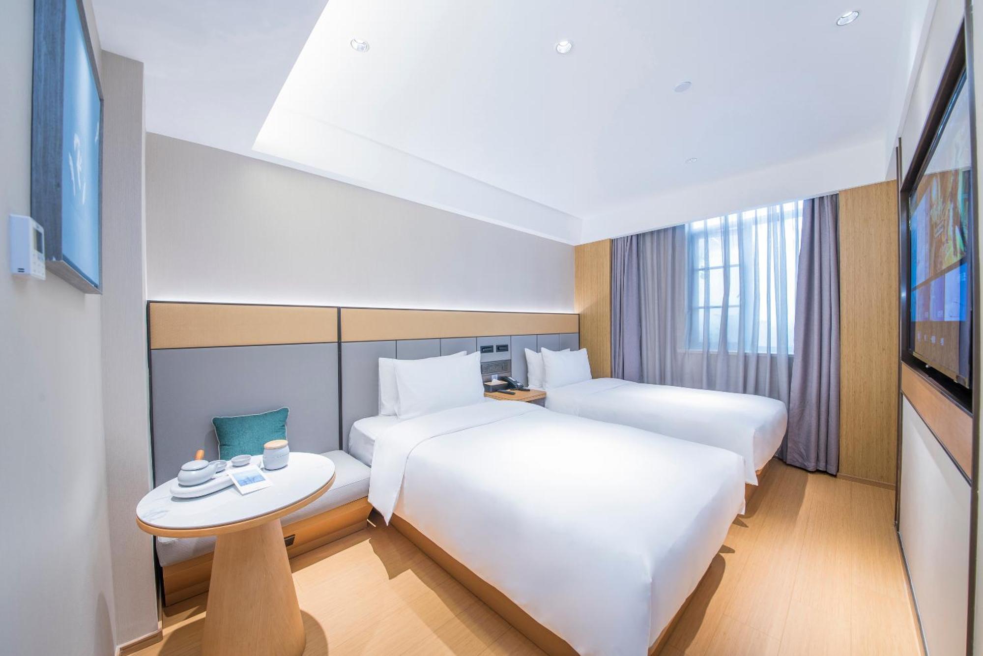 Ji - Nanjing Road People's Square Hotel 3*