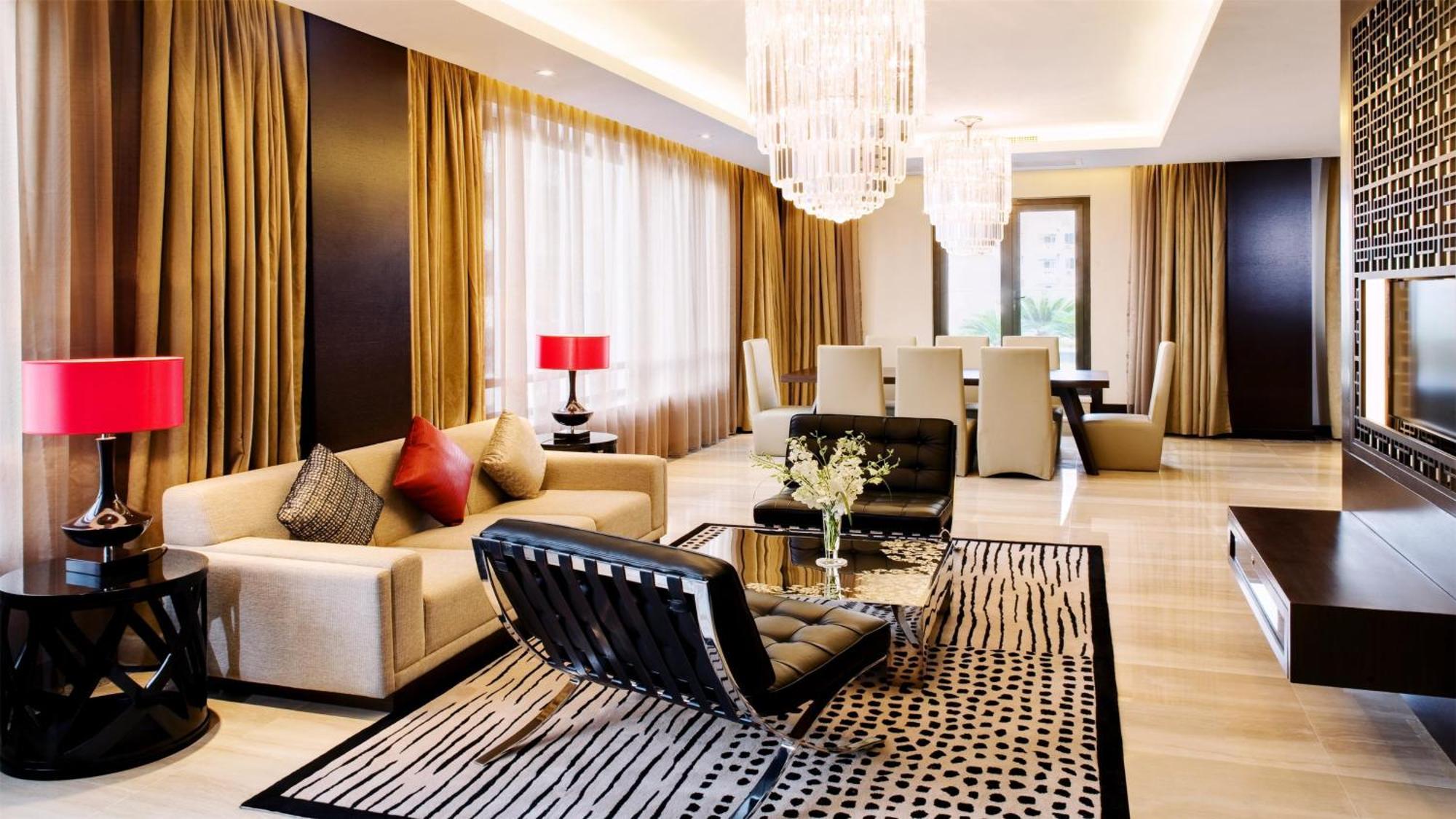 Crowne Plaza By Ihg 5*