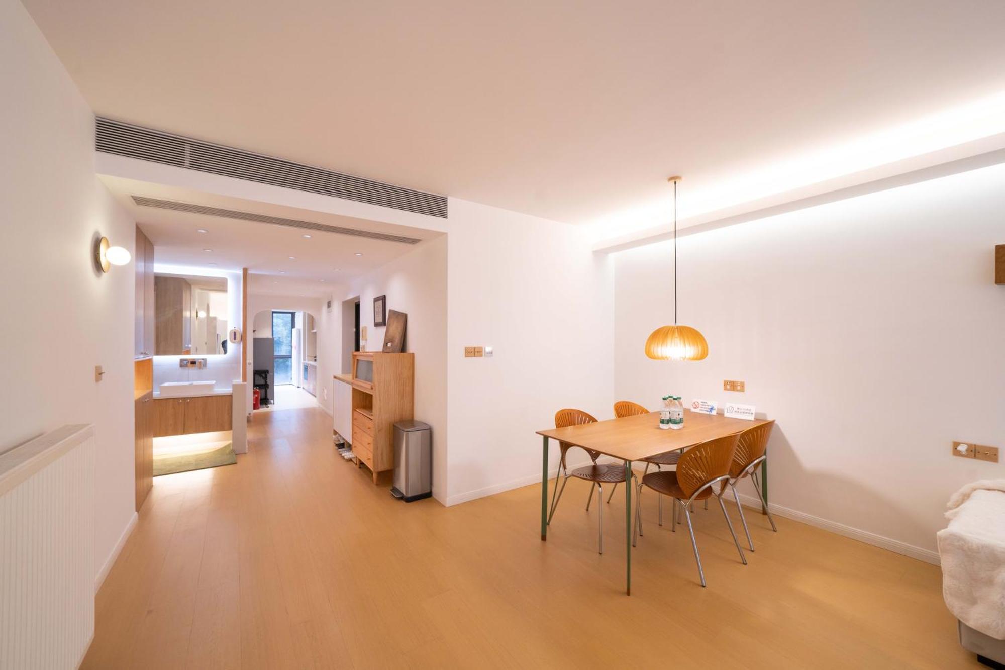 Book And Bed-lujiabang Apartment