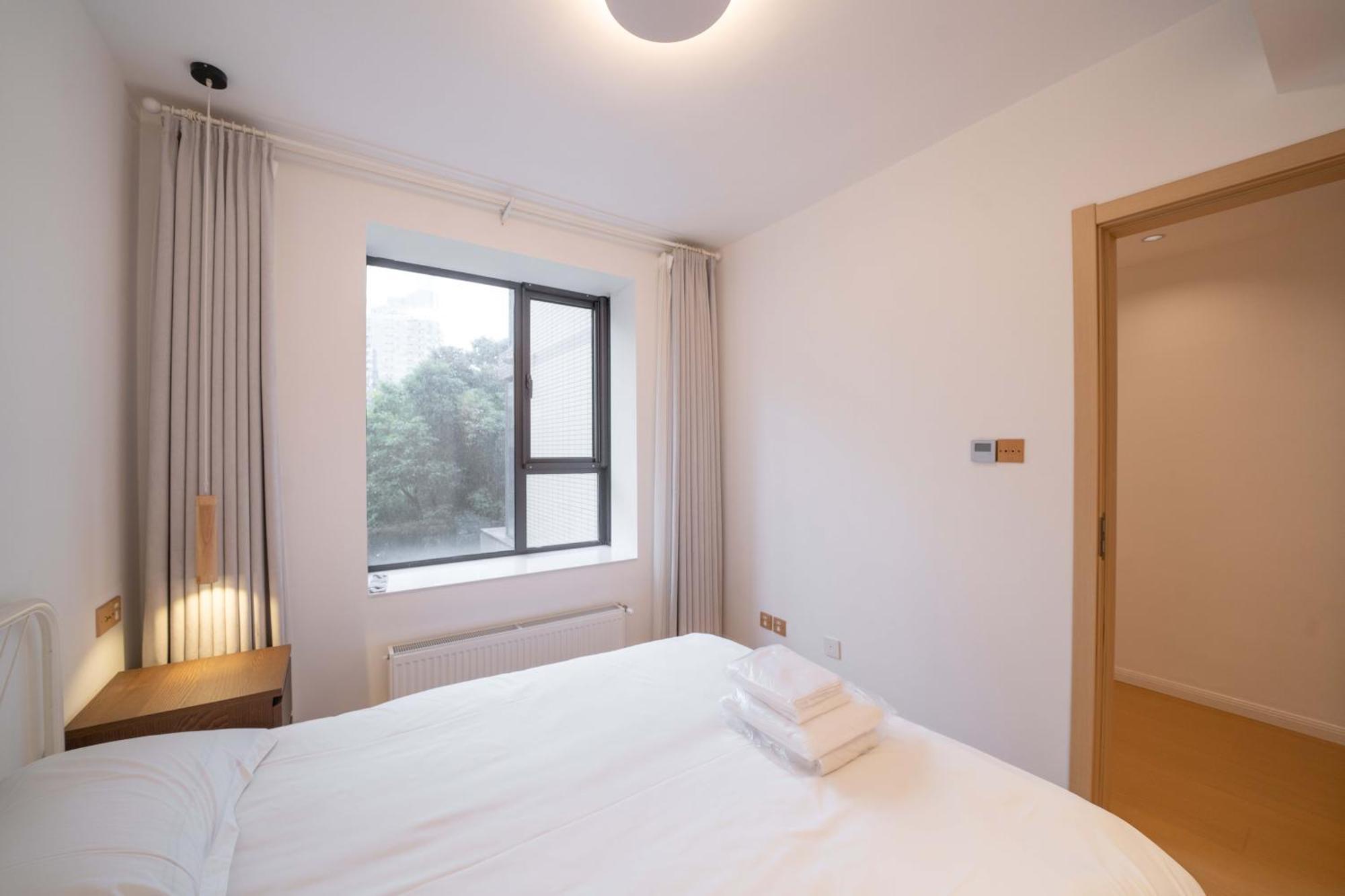Apartment Book And Bed-lujiabang