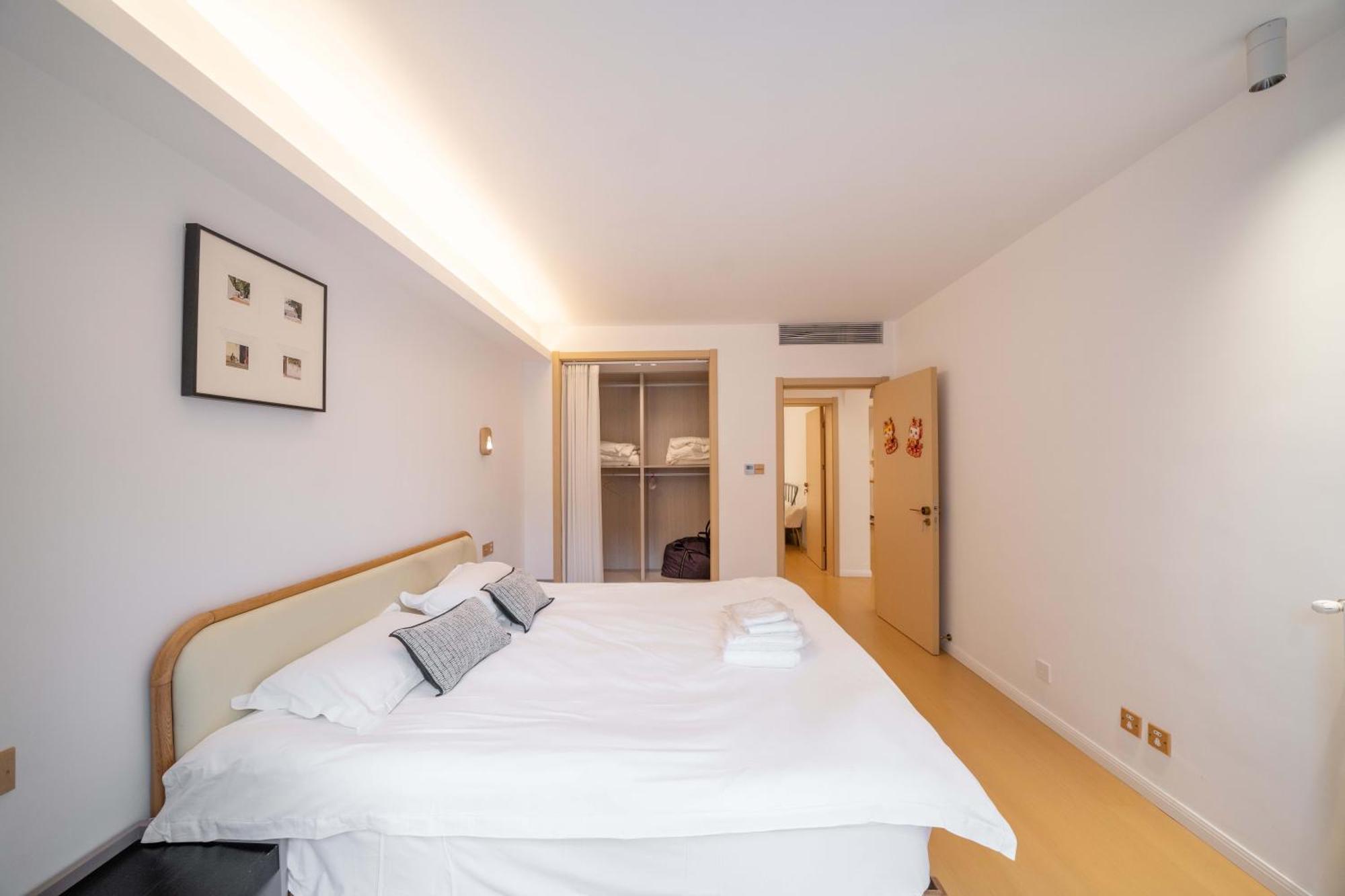 Book And Bed-lujiabang Apartment *