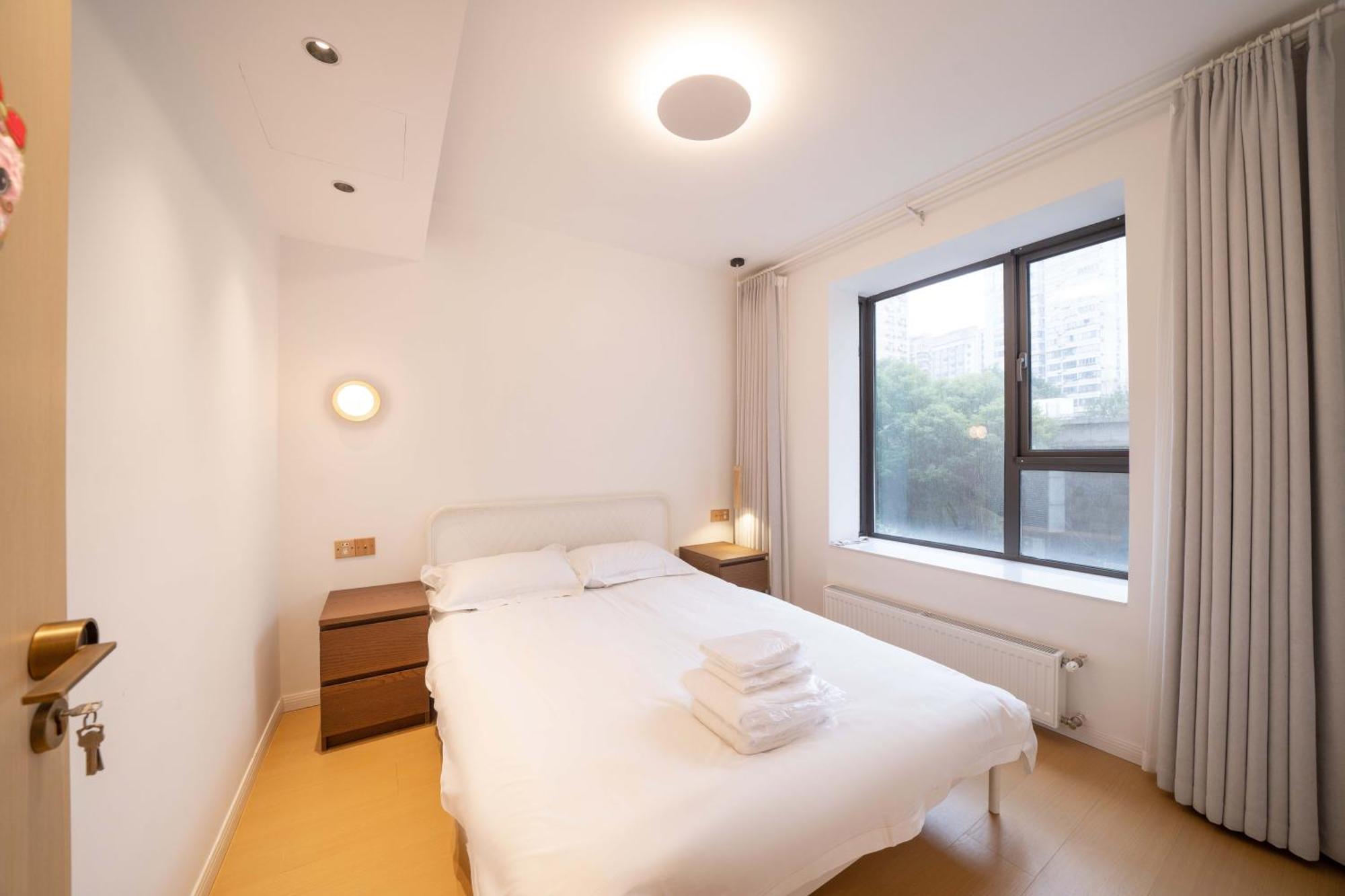 Book And Bed-lujiabang Apartment