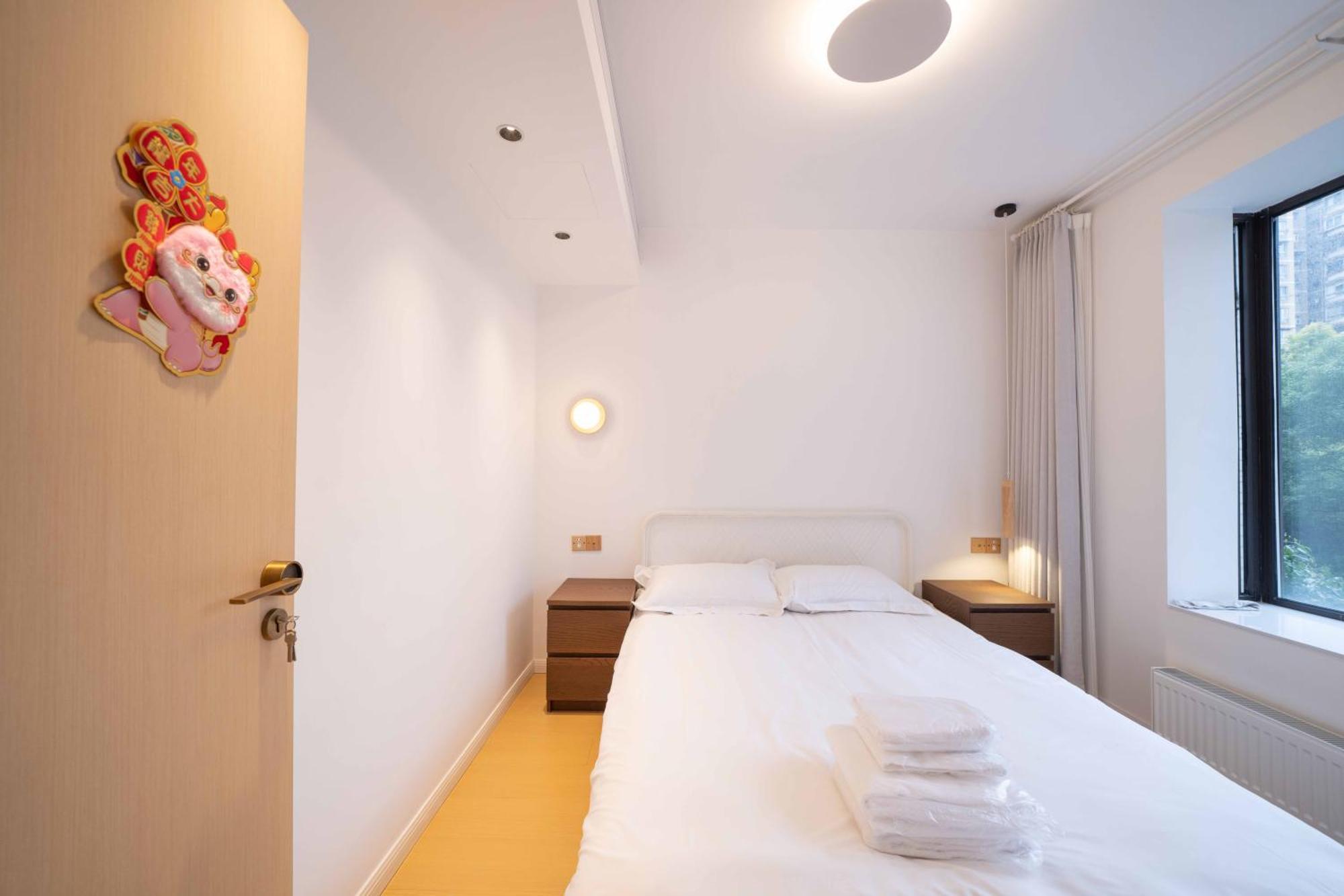 Apartment Book And Bed-lujiabang