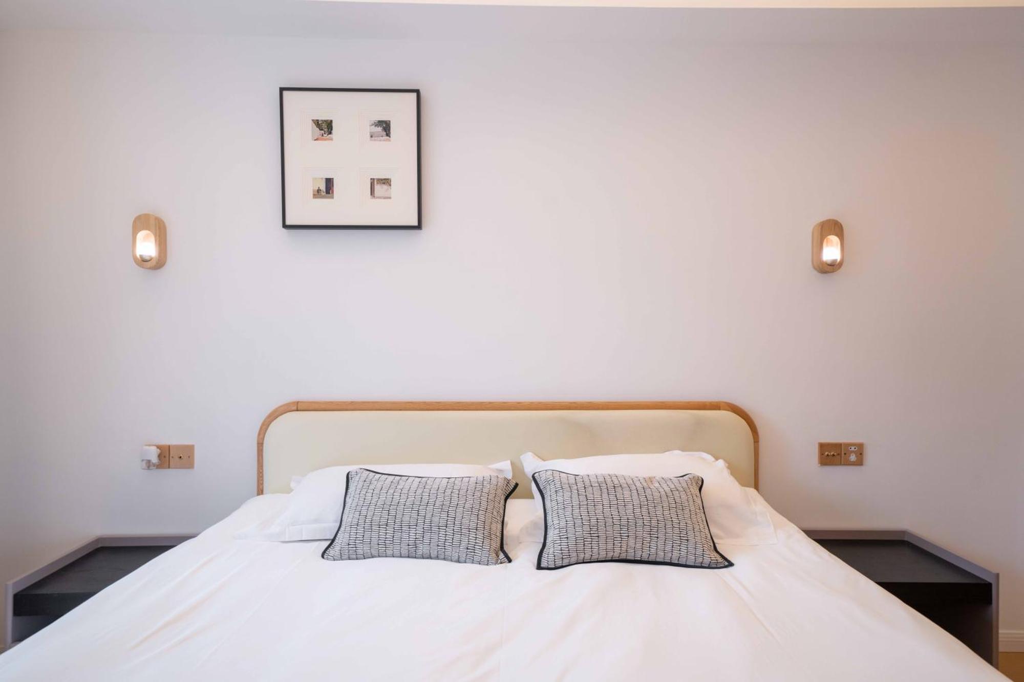 Apartment Book And Bed-lujiabang