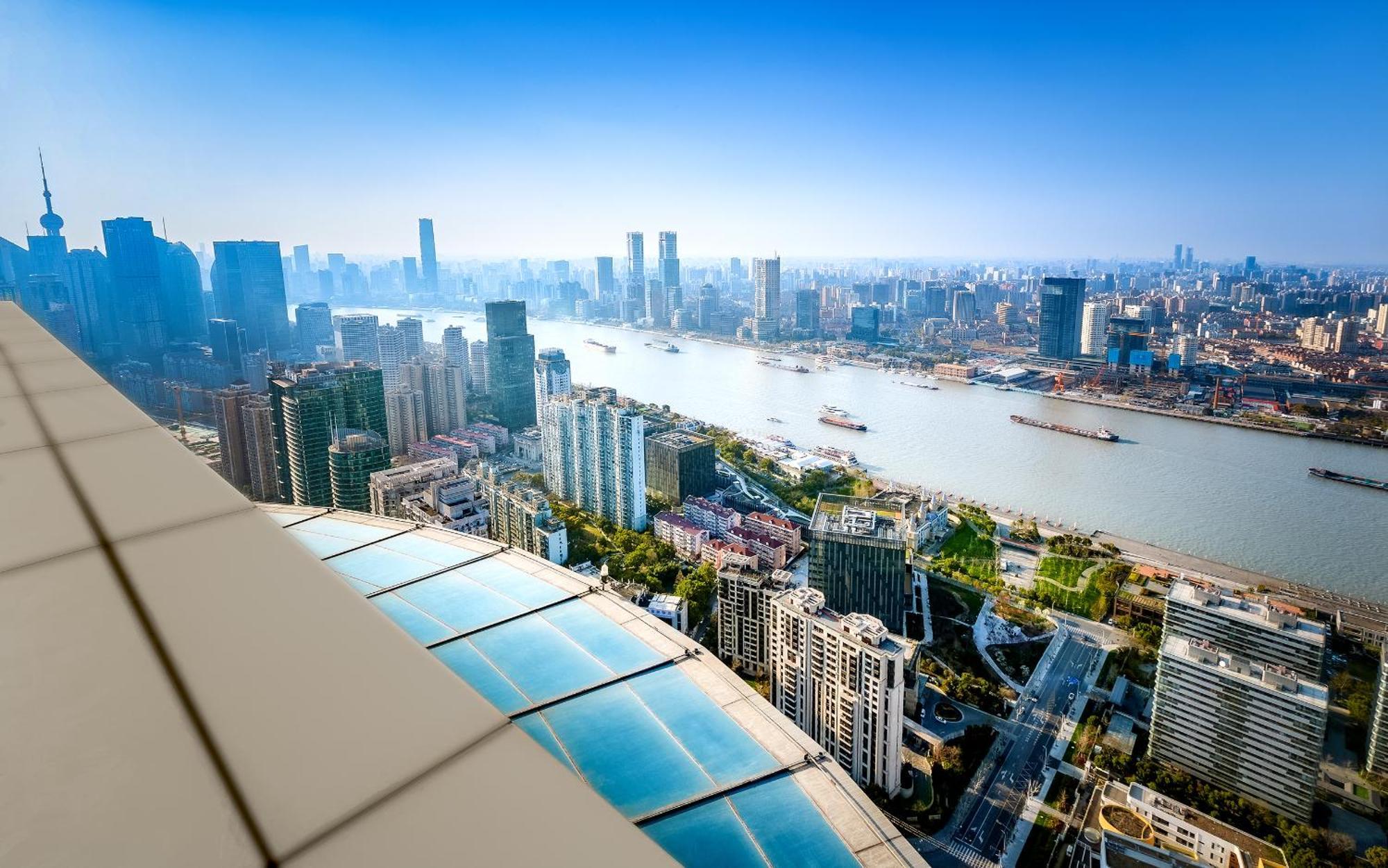 Novotel Atlantis - Breakfast In The Clouds With River View In The Revolving Restaurant & 24hours Free Self-laundry 4* Shanghái
