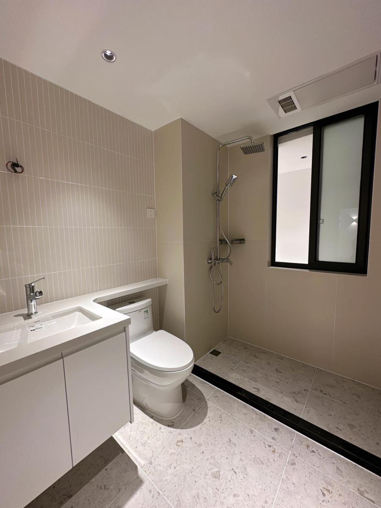 Ehub - Modern Rare 4-bedroom Apt, 50m From Subway Apartment *