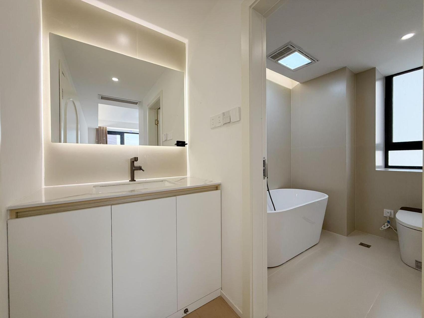 Ehub - Modern Rare 4-bedroom Apt, 50m From Subway