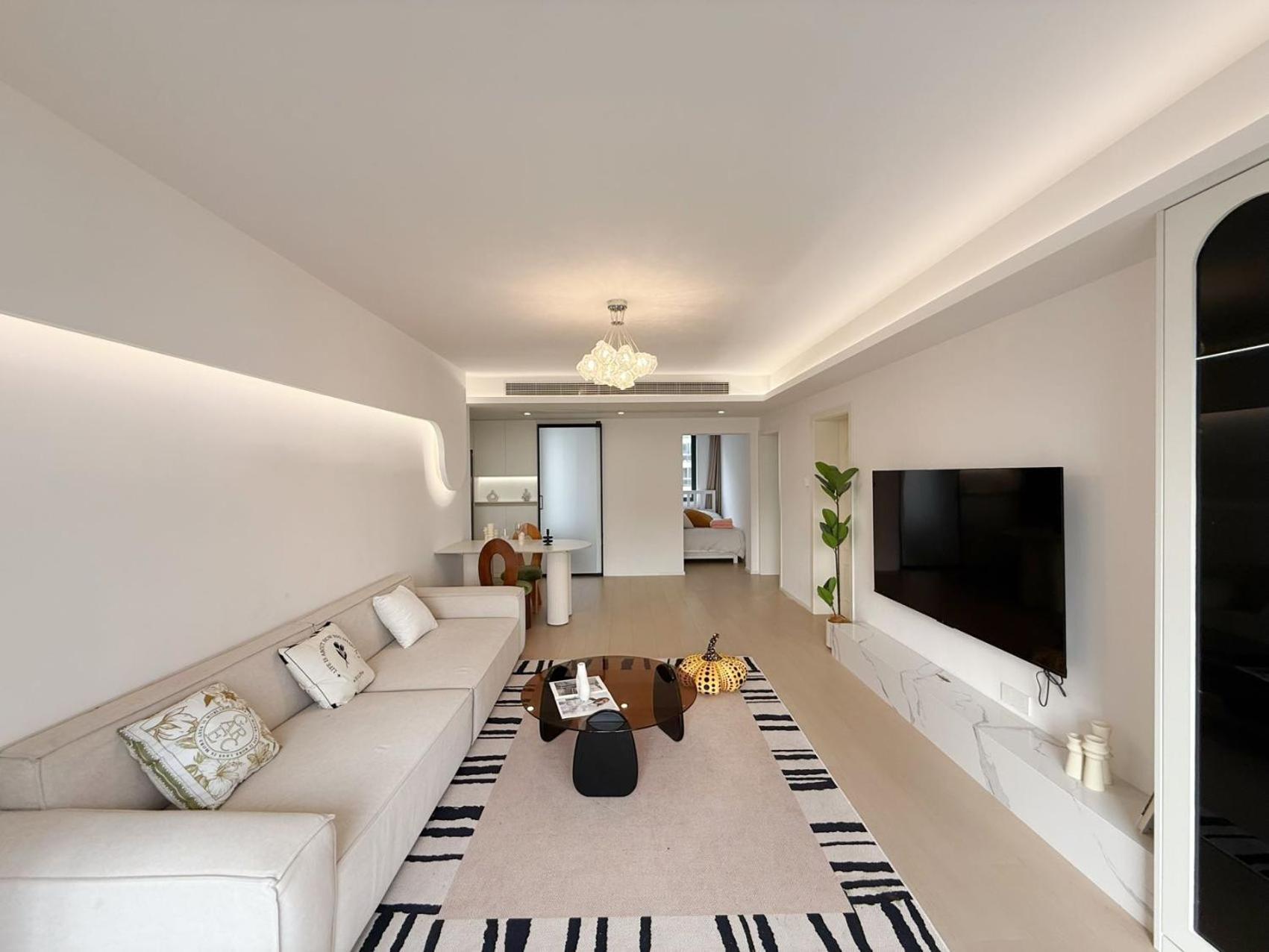 Ehub - Modern Rare 4-bedroom Apt, 50m From Subway Apartment