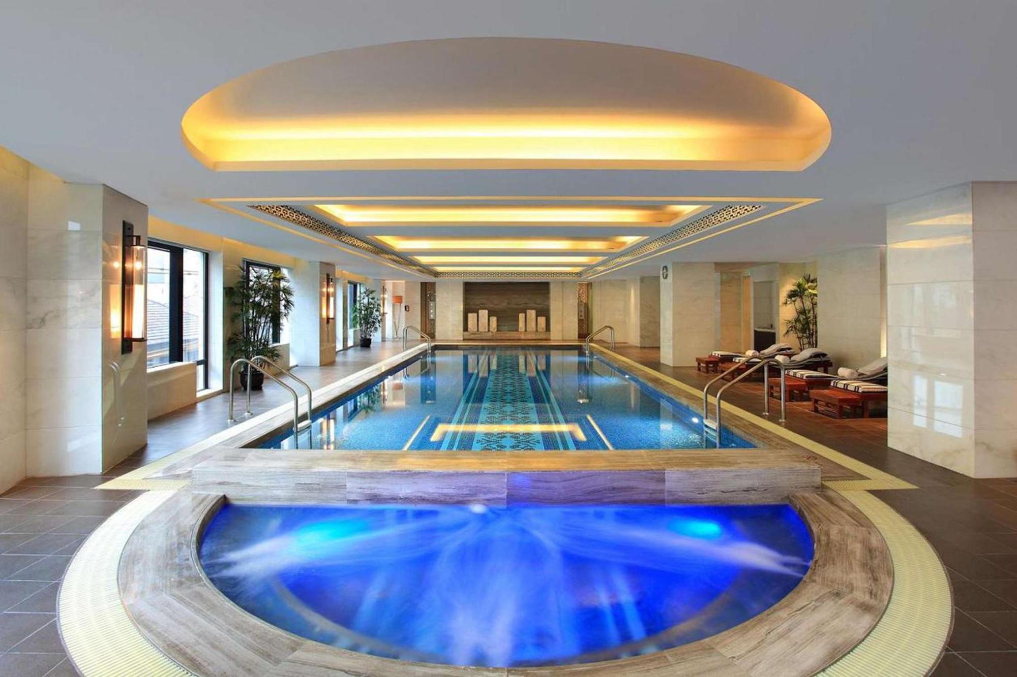 Hotel Waldorf Astoria On The Bund 5*