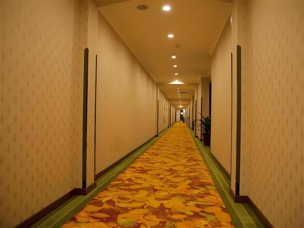 Hotel Greentree Minhang Development Zone Subway Station Business