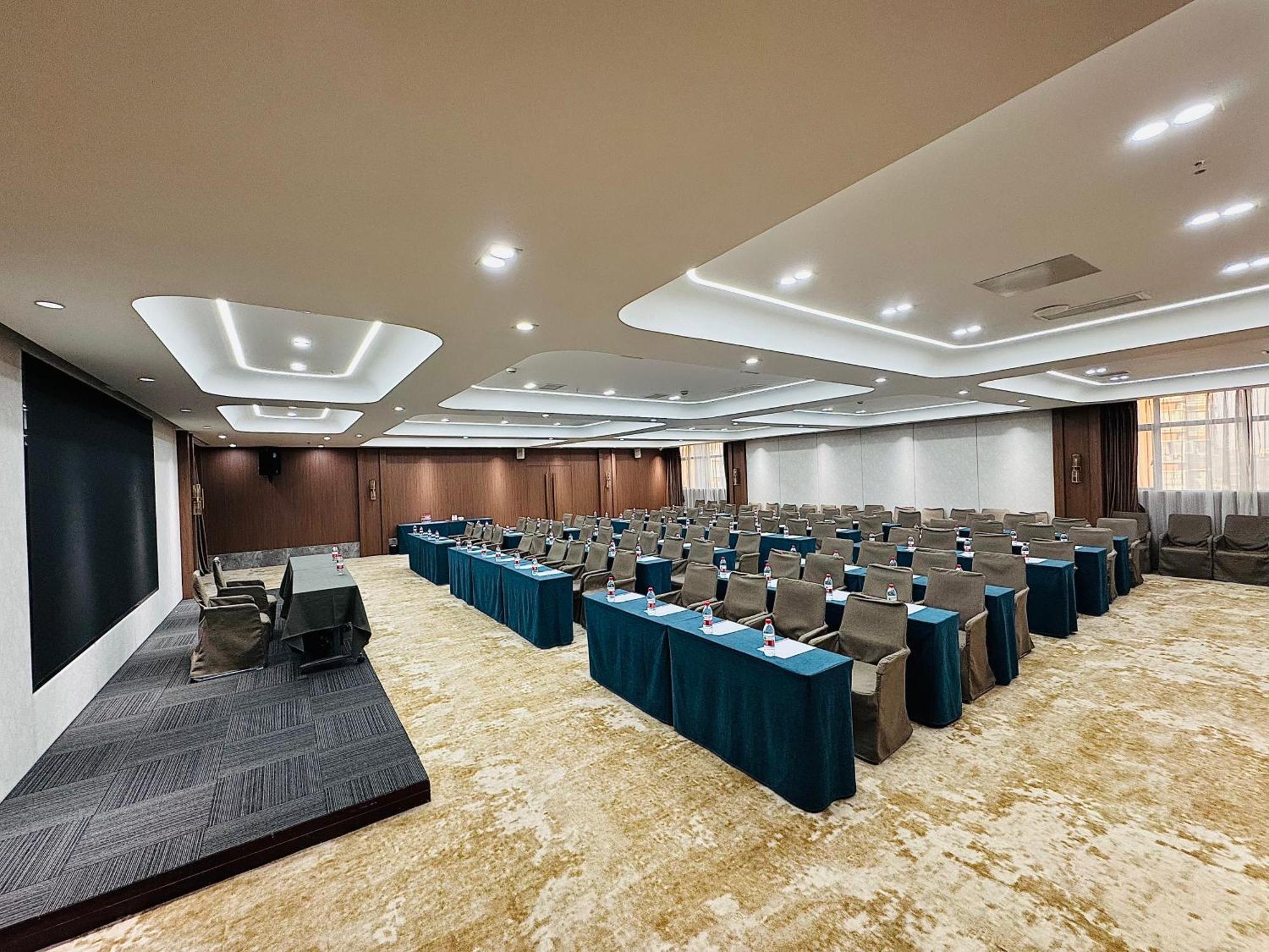 Hotel Country Inn&suites By Radisson, Pvg Xangai