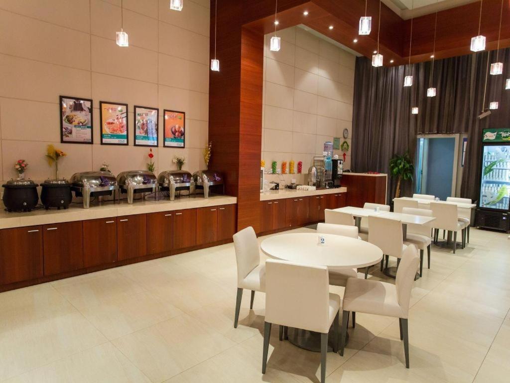 Hotel Jinjiang Lujiazui 2*