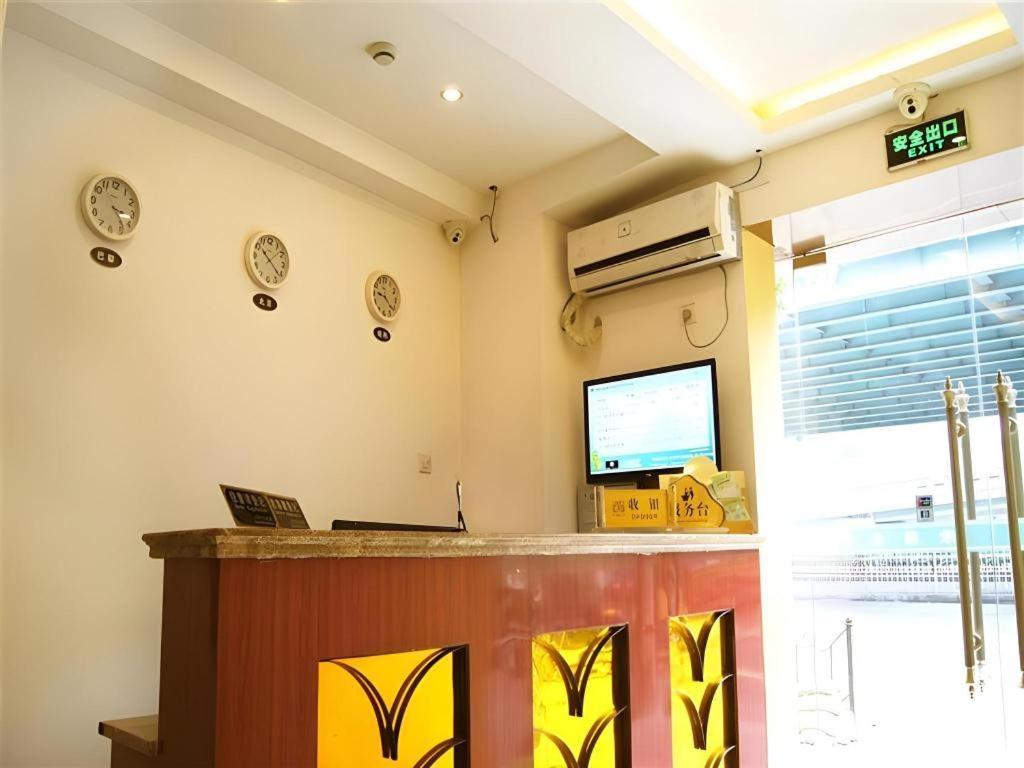 Greentree South Railway Station Xujiahui Stadium Subway Station Shell Hotel Shanghai